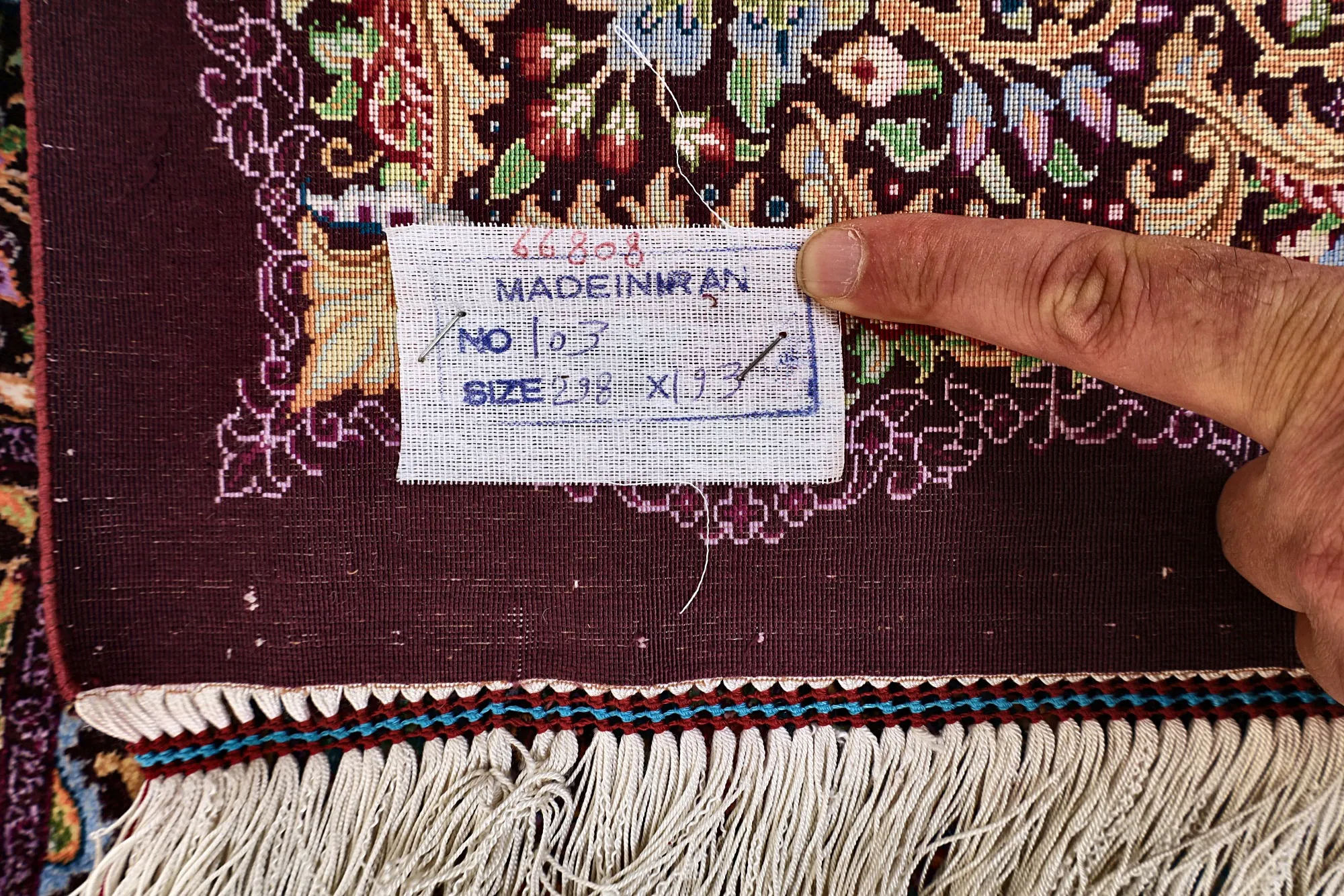 118143-10 Qom Persian Rug — hand-knotted, 298 × 193 cm, Silk