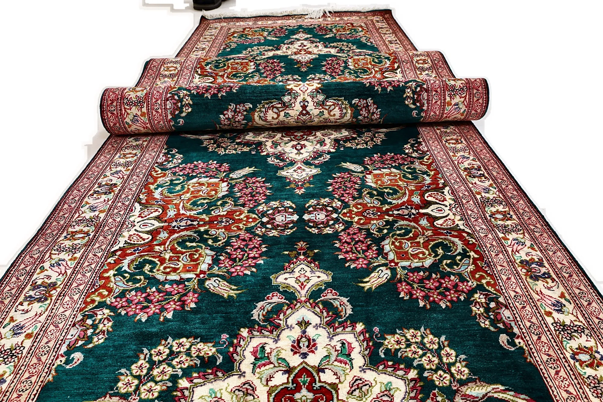 118154-07 Qom Persian Rug — hand-knotted, 400 × 80 cm, Silk