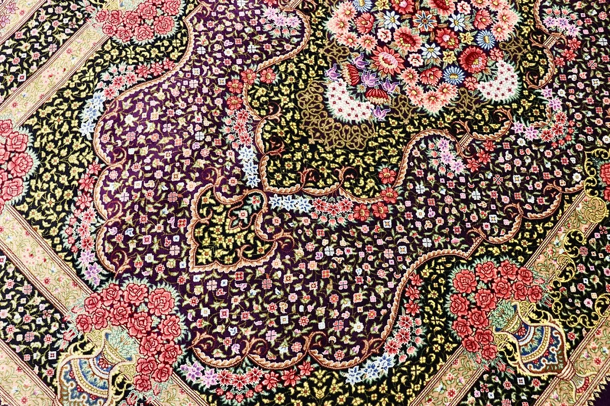 118160-05 Qom Persian Rug 156 × 100 cm, Silk, hand-knotted