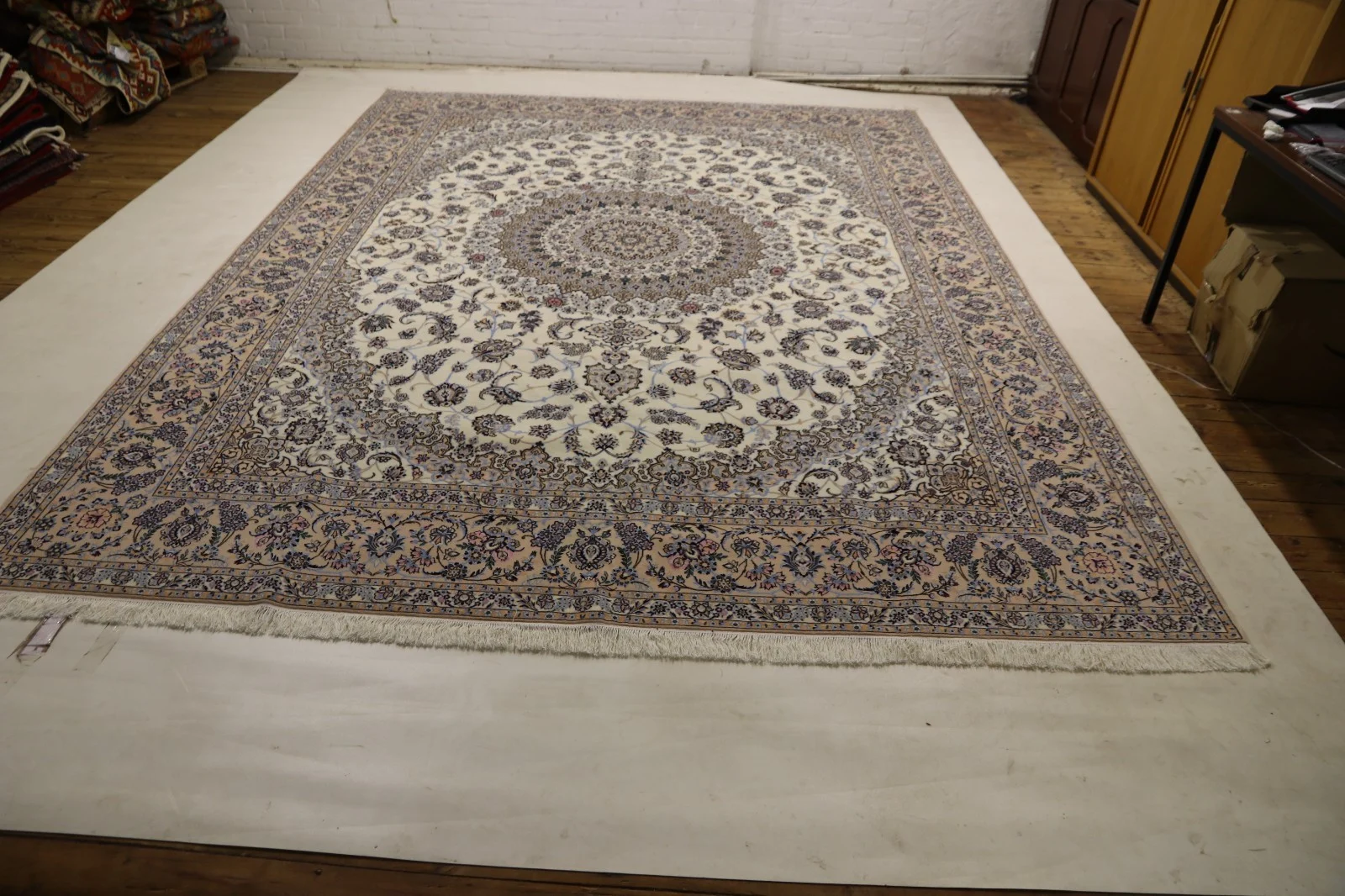 perserteppich-nain-6la-410-x-312-cm-wolle-und-seide-handgeknupft Oriental Rug 410 × 312 cm, Silk, hand-knotted