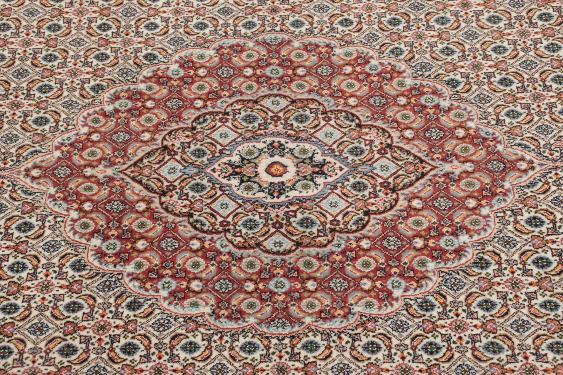 Moud Persian Rug 168 × 240 cm, Wool & Silk, hand-knotted
