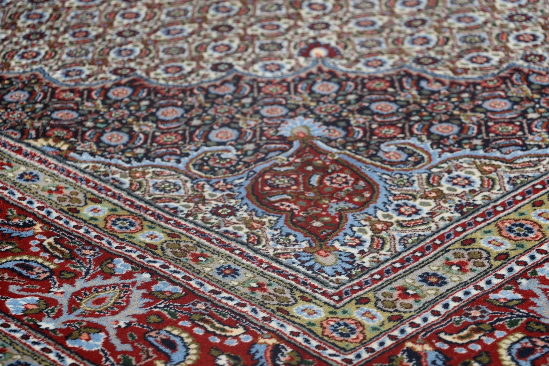 Moud Persian Rug 200 × 303 cm, Wool & Silk, hand-knotted