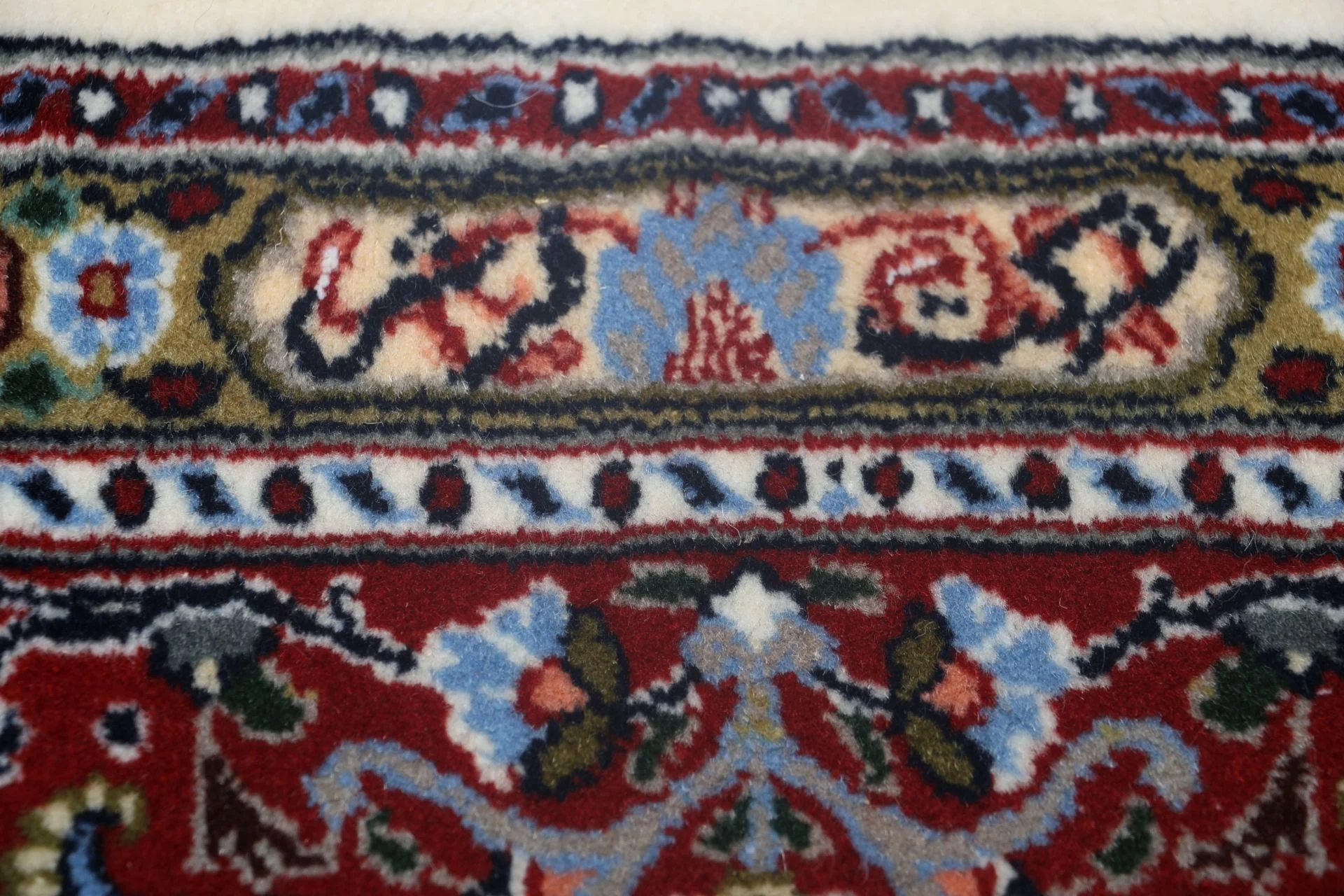 Moud Persian Rug 200 × 303 cm, Wool & Silk, hand-knotted