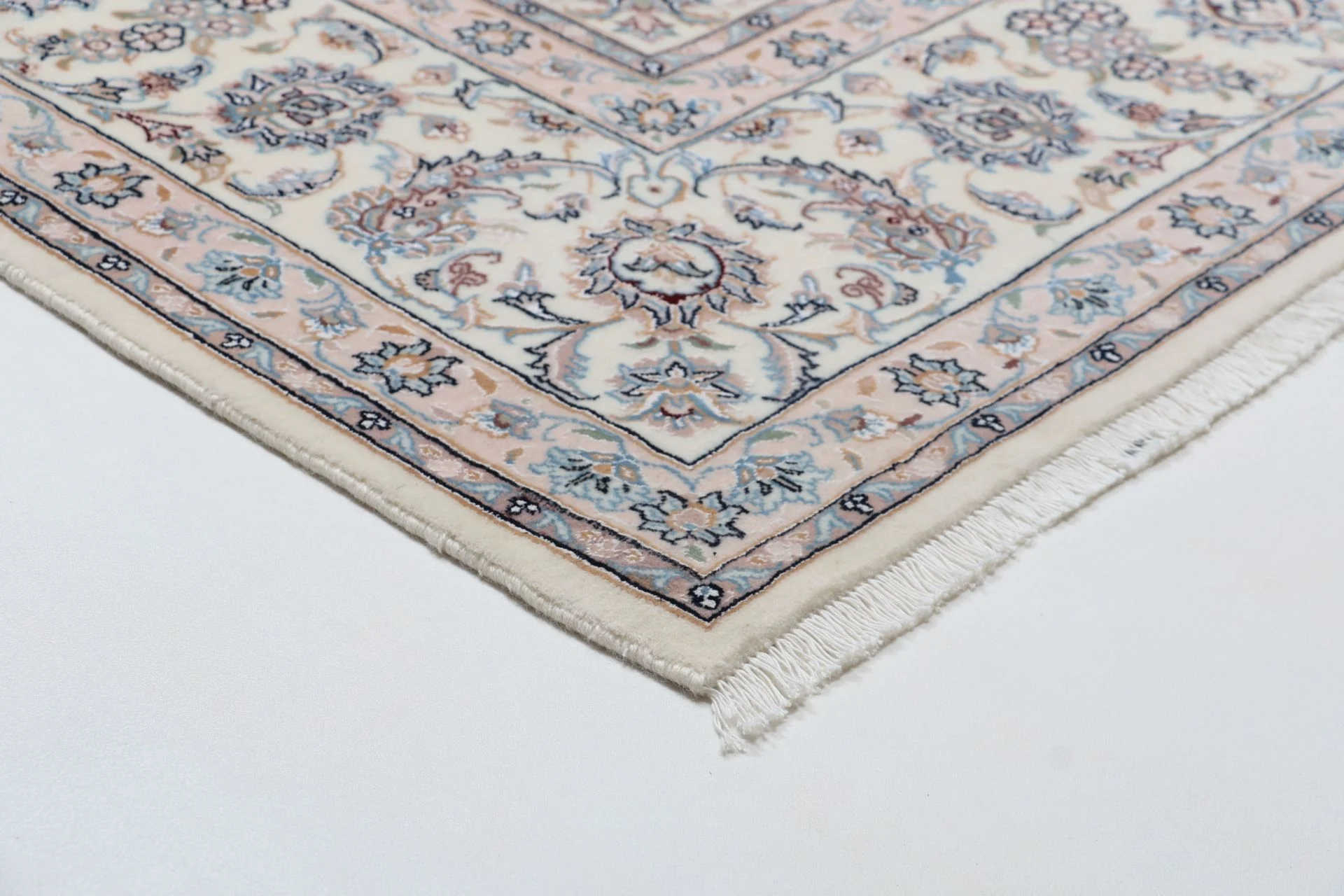 perserteppich-nain-253-x-345-cm-schurwolle-seide-handgeknupft-5 Hand-Knotted Wool & Silk Nain Persian Rug, 253 × 345 cm