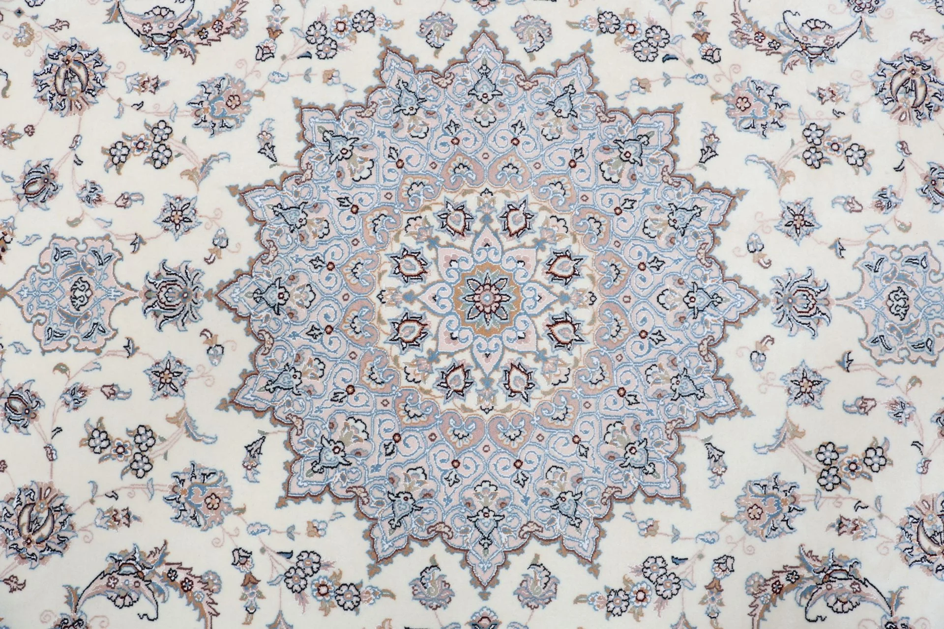 perserteppich-nain-253-x-345-cm-schurwolle-seide-handgeknupft-8 Hand-Knotted Wool & Silk Nain Persian Rug, 253 × 345 cm