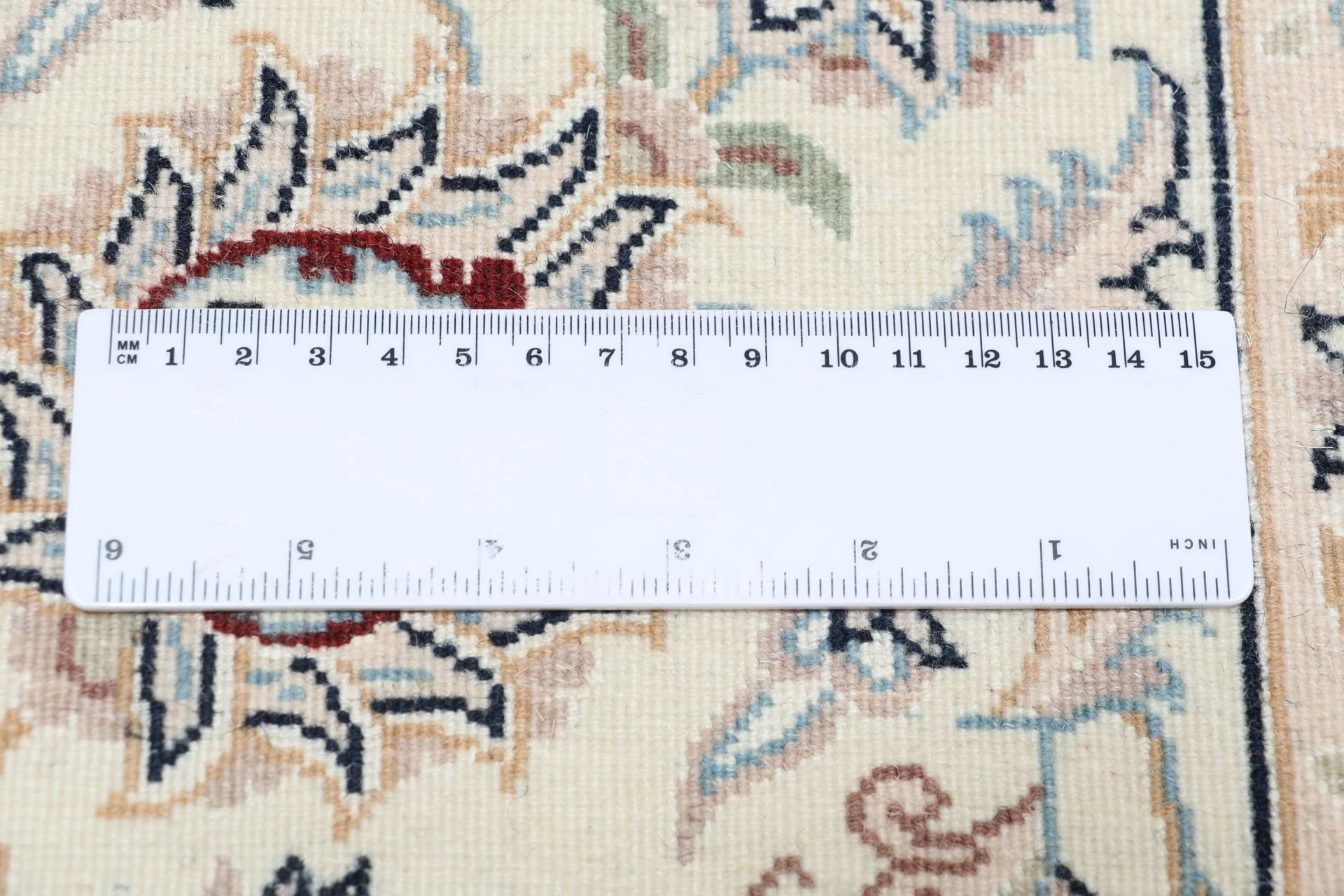 perserteppich-nain-253-x-345-cm-schurwolle-seide-handgeknupft-10 Hand-Knotted Wool & Silk Nain Persian Rug, 253 × 345 cm