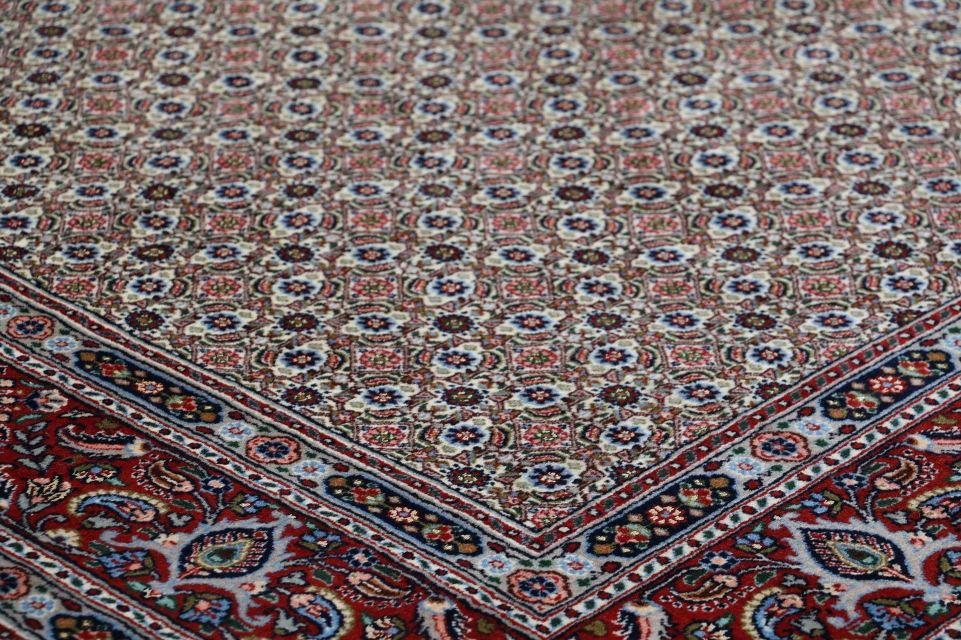 Moud Persian Rug 205 × 300 cm, Wool & Silk, hand-knotted