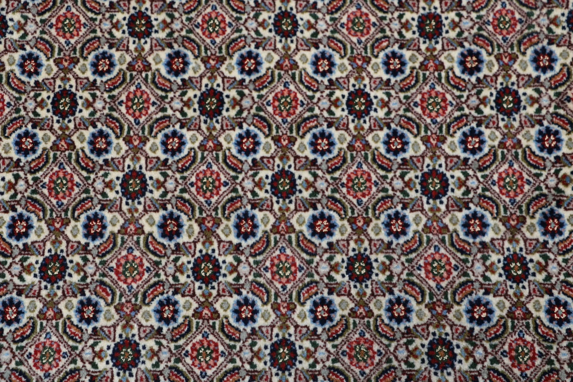 Moud Persian Rug 205 × 300 cm, Wool & Silk, hand-knotted