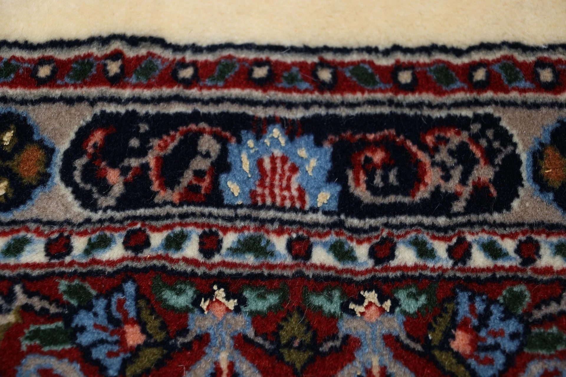 Moud Persian Rug 205 × 300 cm, Wool & Silk, hand-knotted