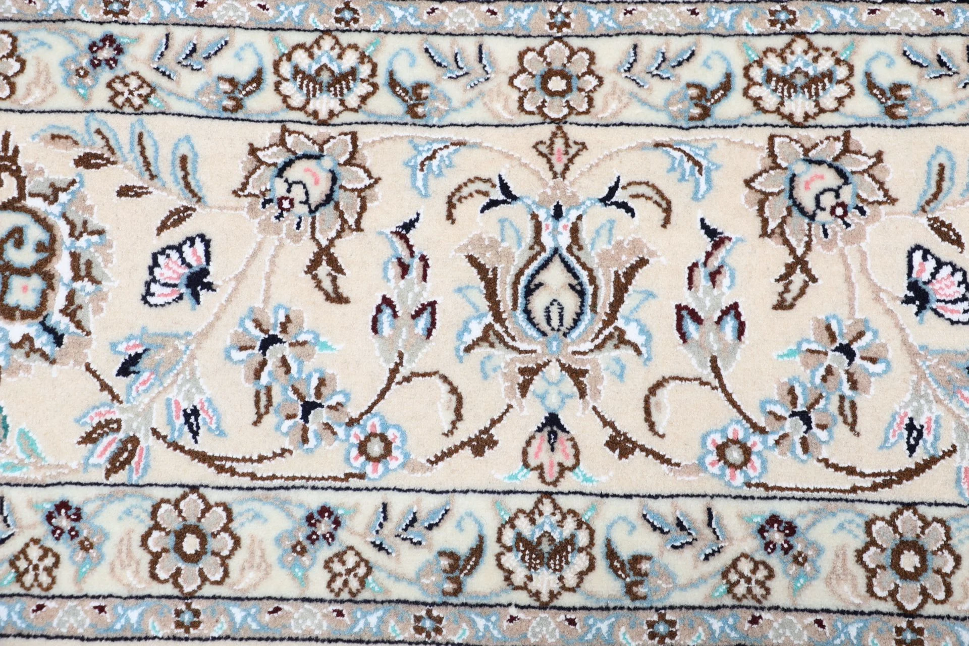perserteppich-nain-202-x-308-cm-schurwolle-und-seide-handgeknupft-16 Hand-Knotted Wool & Silk Nain Persian Rug, 202 × 308 cm
