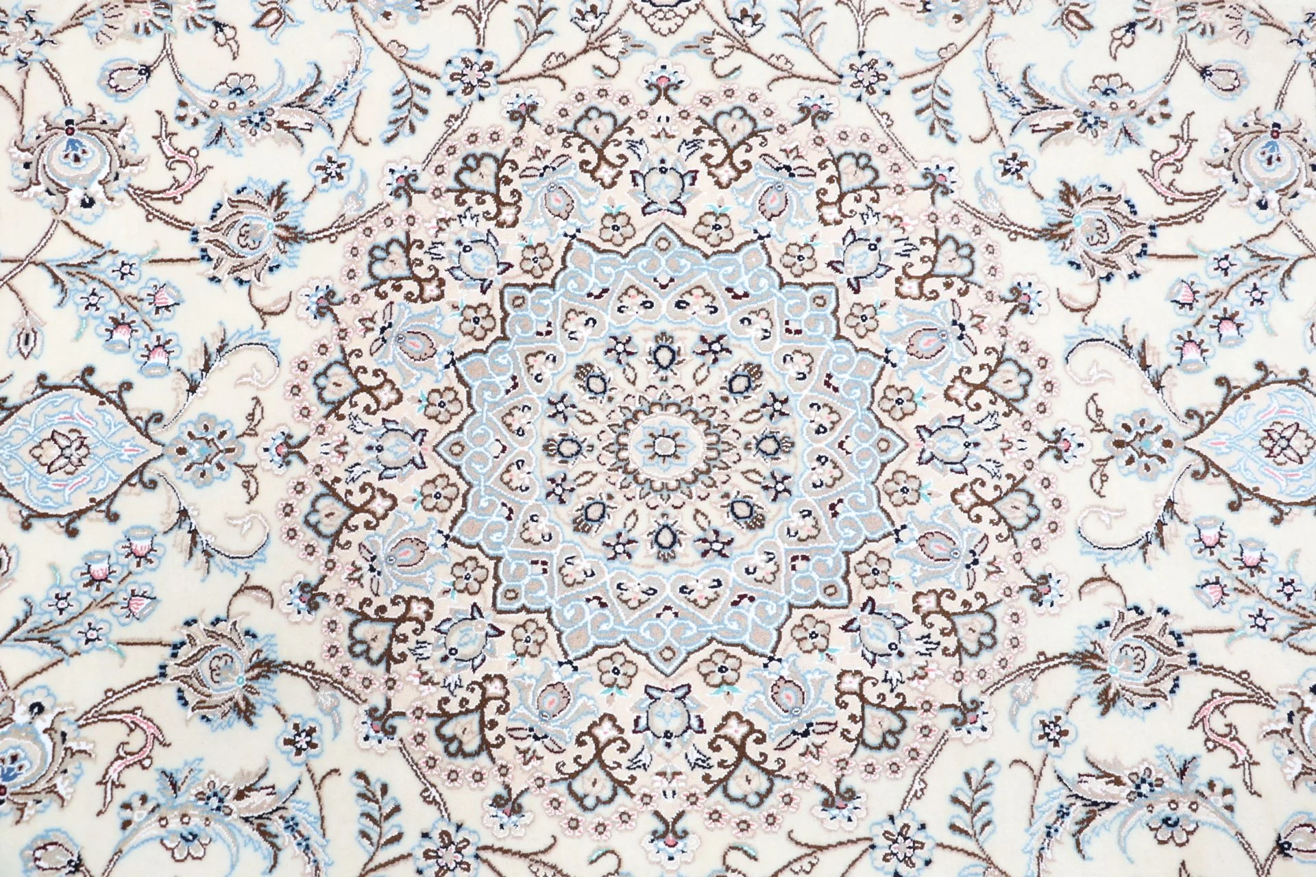 perserteppich-nain-202-x-308-cm-schurwolle-und-seide-handgeknupft-17 Hand-Knotted Wool & Silk Nain Persian Rug, 202 × 308 cm
