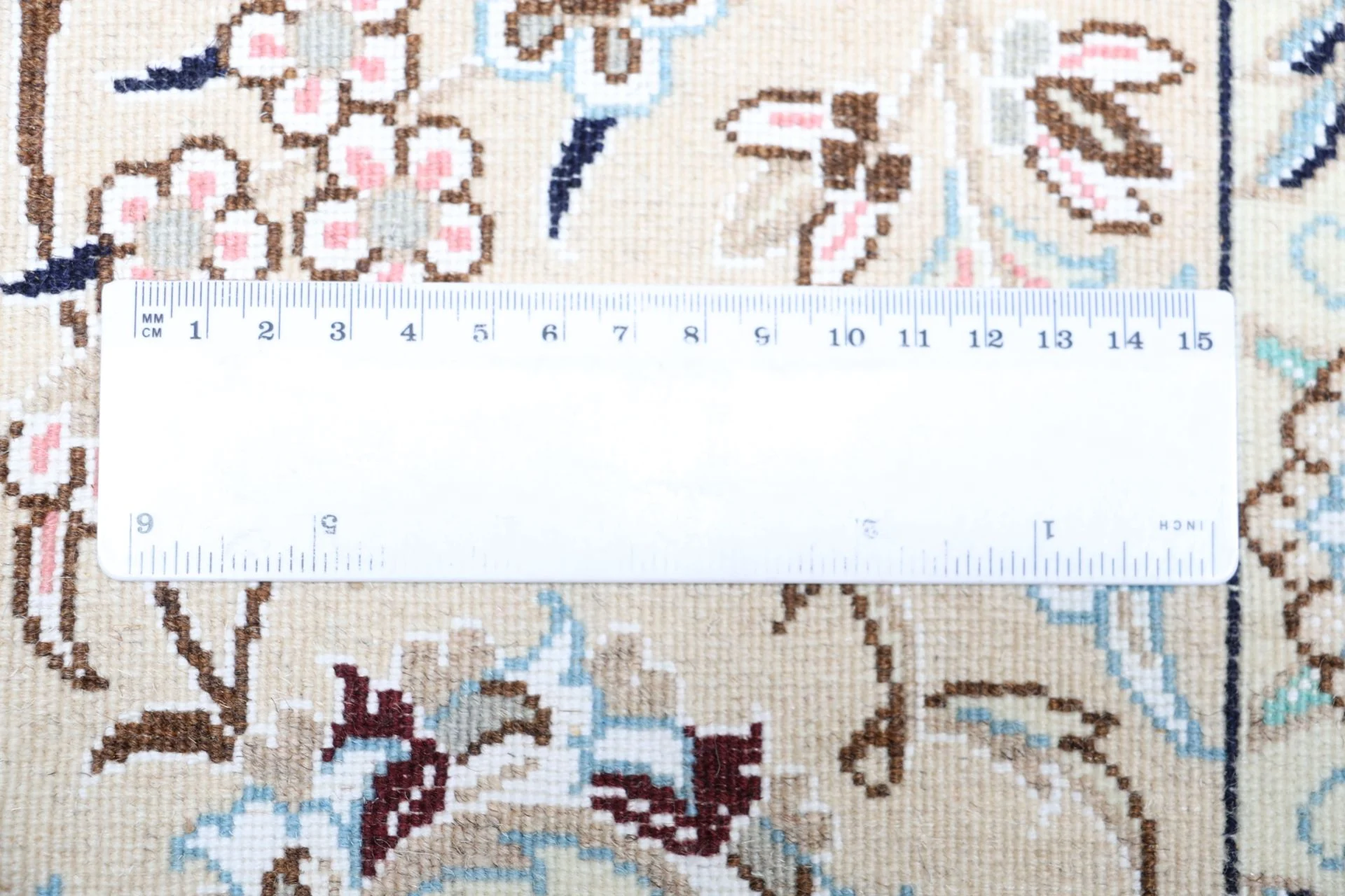 perserteppich-nain-202-x-308-cm-schurwolle-und-seide-handgeknupft-18 Hand-Knotted Wool & Silk Nain Persian Rug, 202 × 308 cm