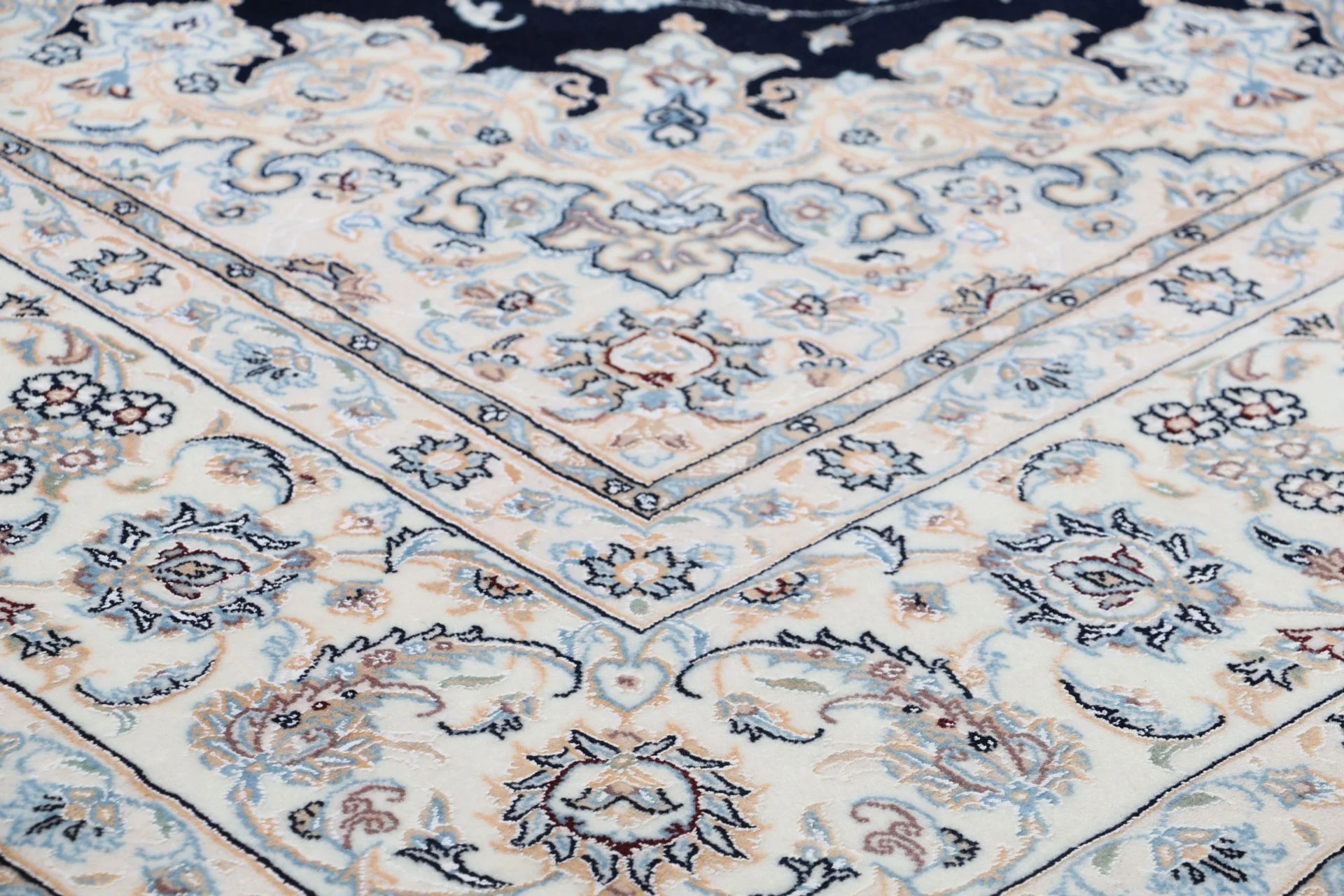 Nain Persian Rug 250 × 350 cm, Wool & Silk, hand-knotted
