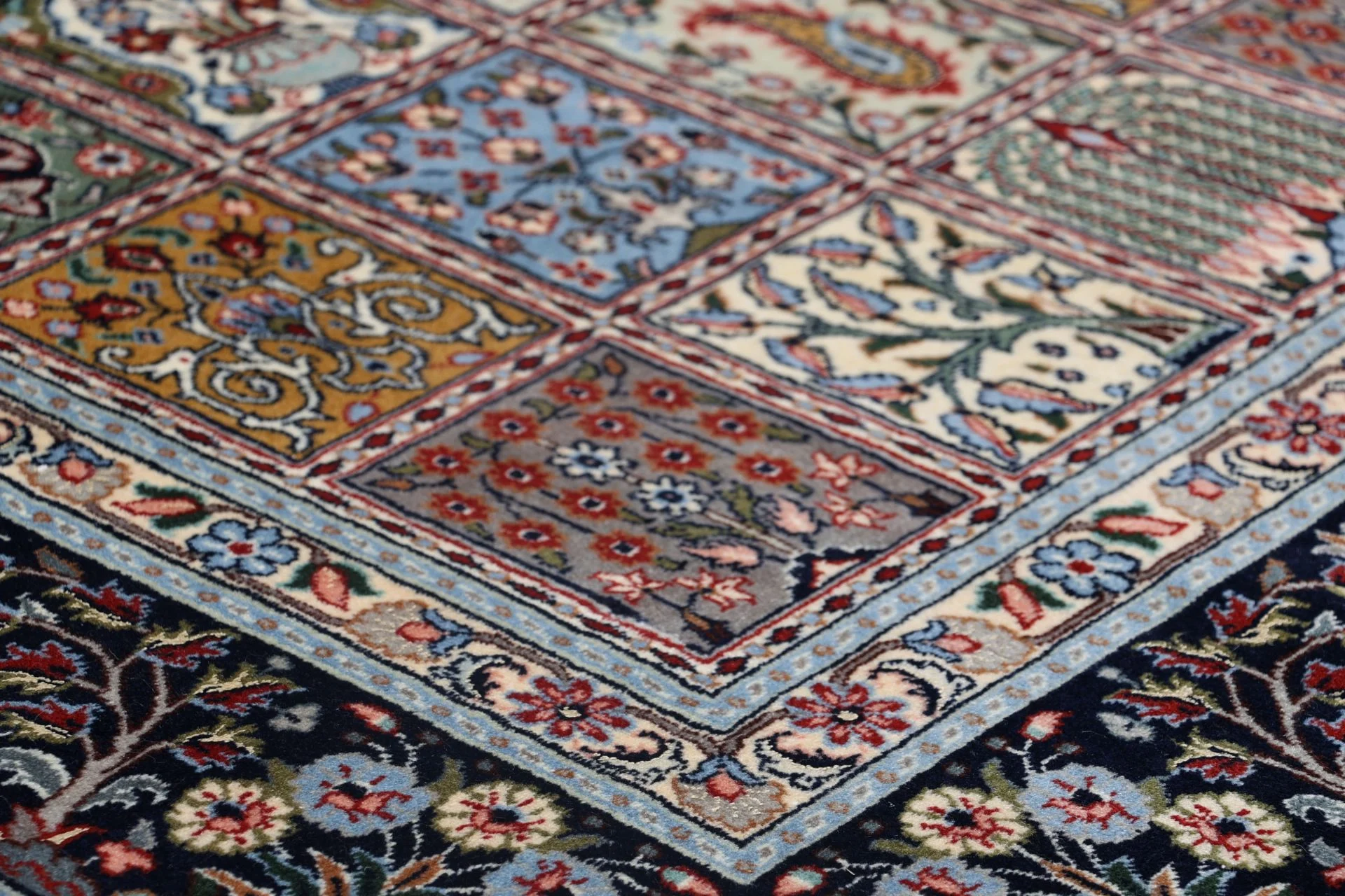 Moud Persian Rug 200 × 300 cm, Wool & Silk, hand-knotted