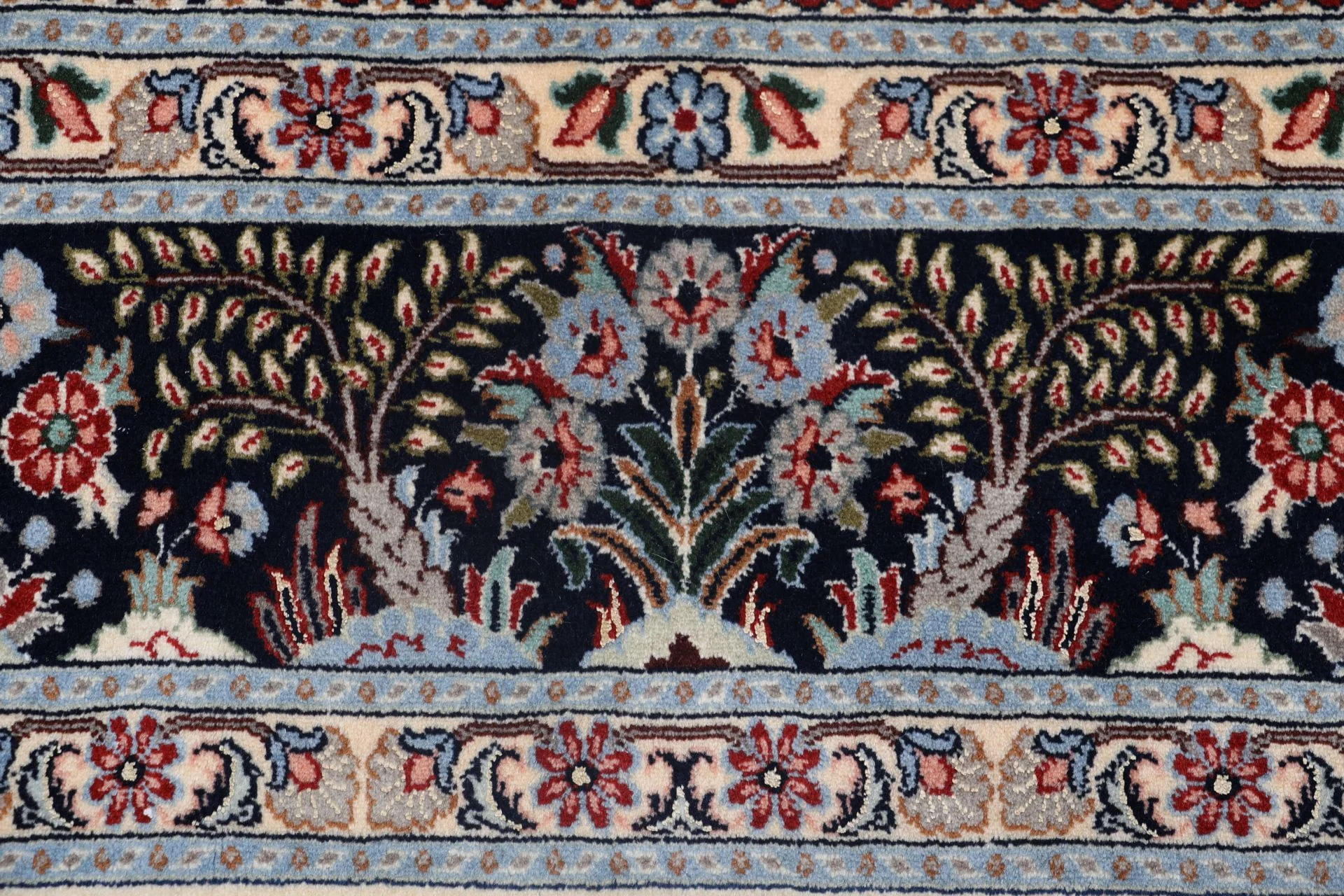 Moud Persian Rug 200 × 300 cm, Wool & Silk, hand-knotted