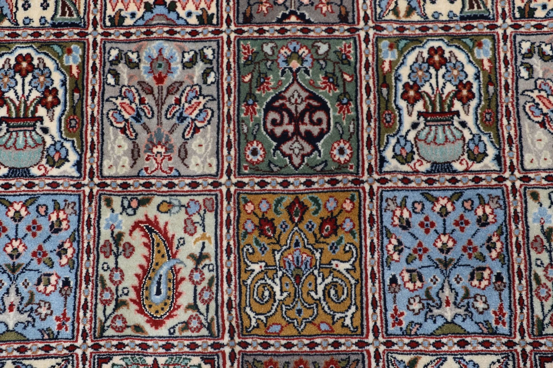 Moud Persian Rug 200 × 300 cm, Wool & Silk, hand-knotted
