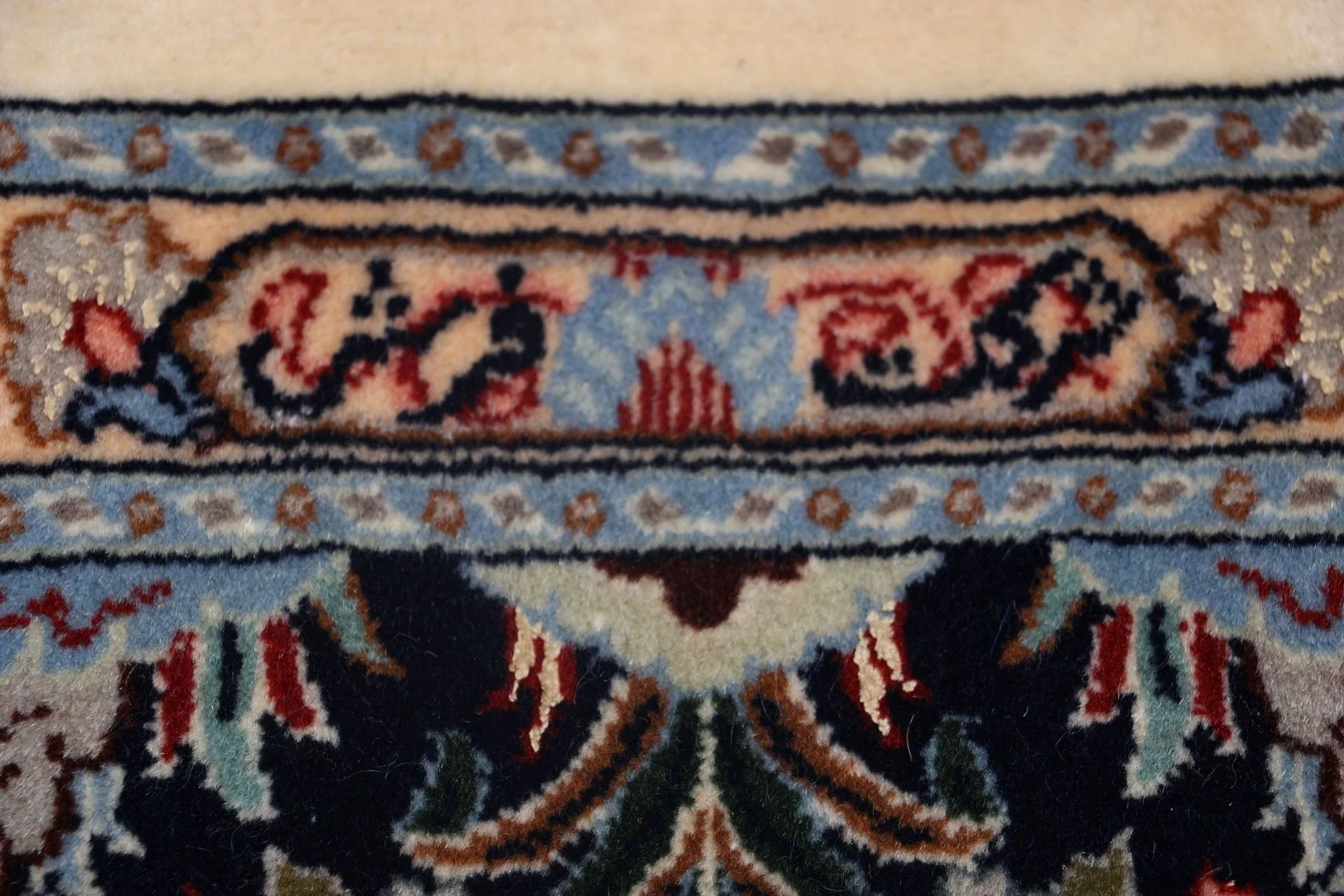 Moud Persian Rug 200 × 300 cm, Wool & Silk, hand-knotted