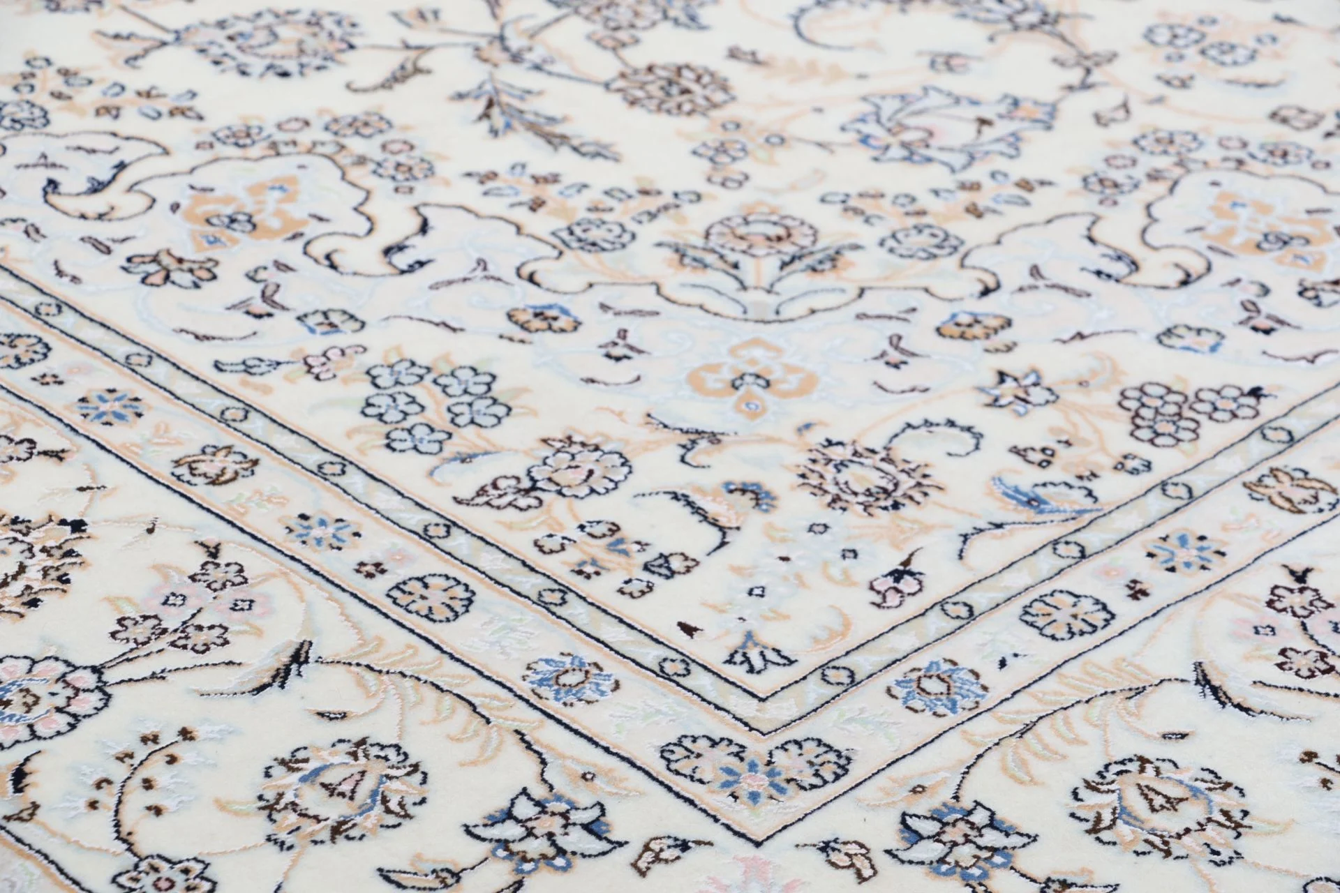 Nain Persian Rug — hand-knotted, 255 × 350 cm, Wool & Silk