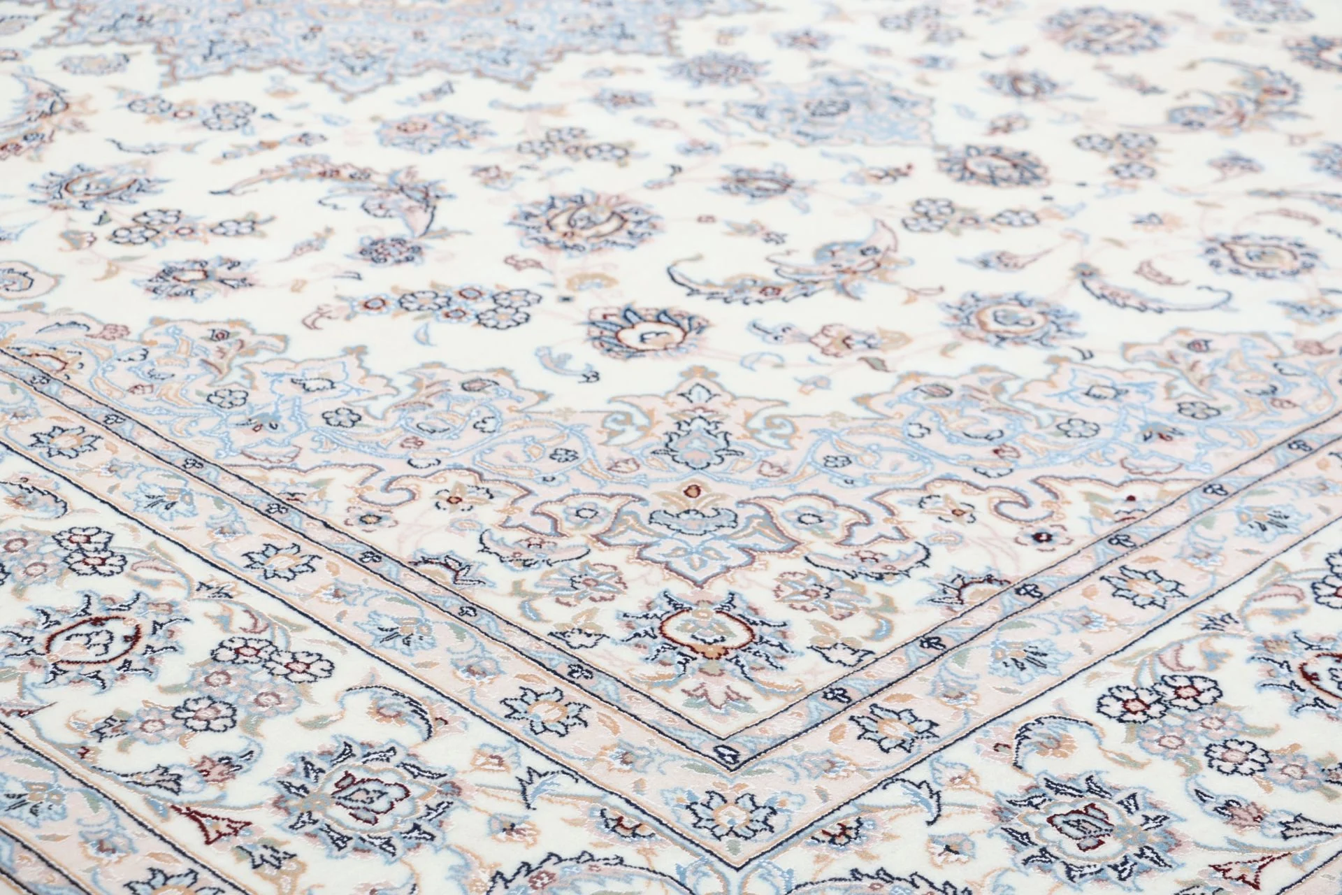 perserteppich-nain-255-x-366-cm-schurwolle-und-seide-handgeknupft-39 Nain Persian Rug 255 × 366 cm, Wool & Silk, hand-knotted