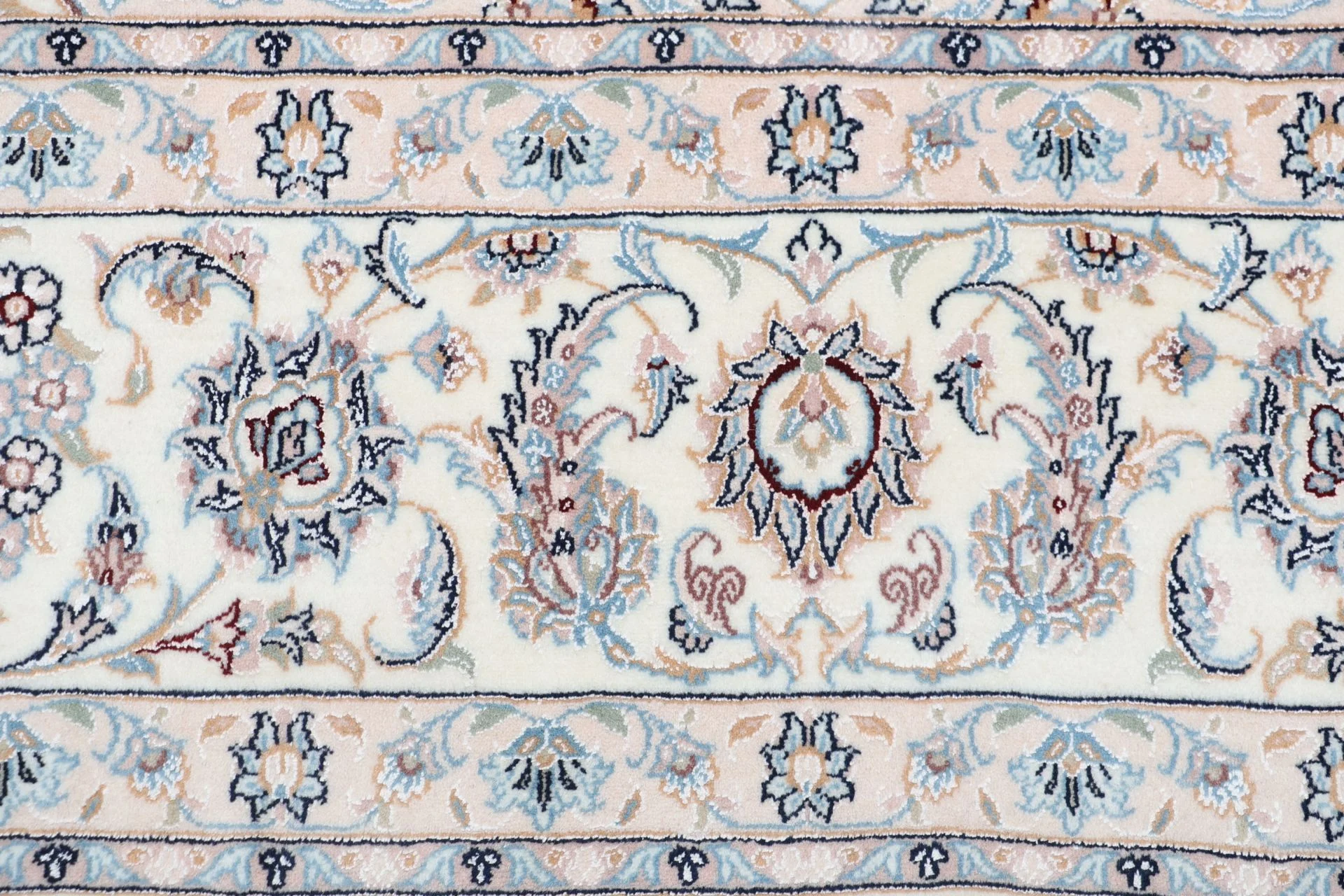 perserteppich-nain-255-x-366-cm-schurwolle-und-seide-handgeknupft-53 Nain Persian Rug 255 × 366 cm, Wool & Silk, hand-knotted