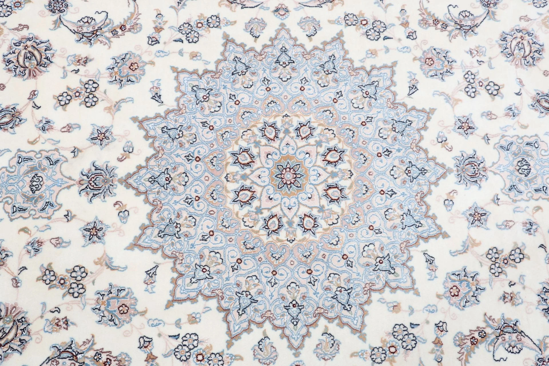 perserteppich-nain-255-x-366-cm-schurwolle-und-seide-handgeknupft-56 Nain Persian Rug 255 × 366 cm, Wool & Silk, hand-knotted