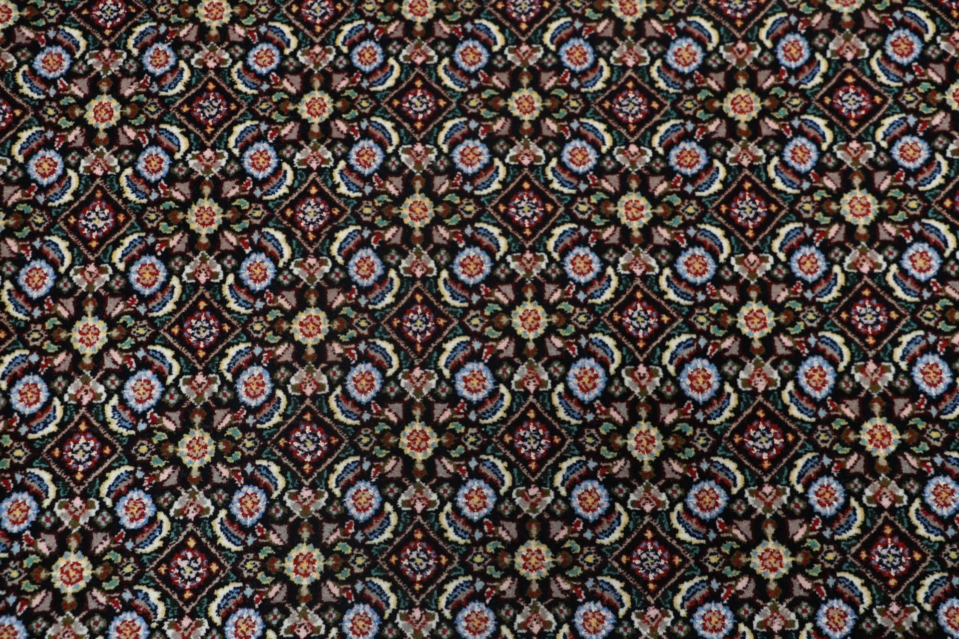 Moud Persian Rug 210 × 297 cm, Wool & Silk, hand-knotted