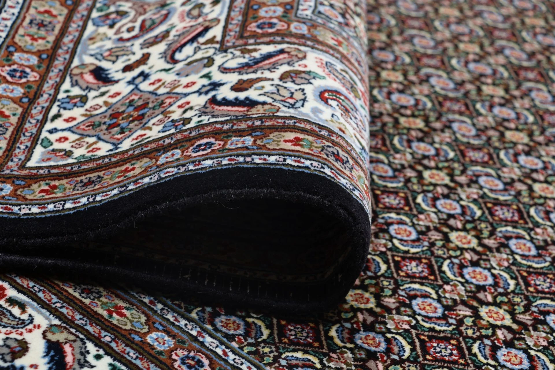 Moud Persian Rug 210 × 297 cm, Wool & Silk, hand-knotted