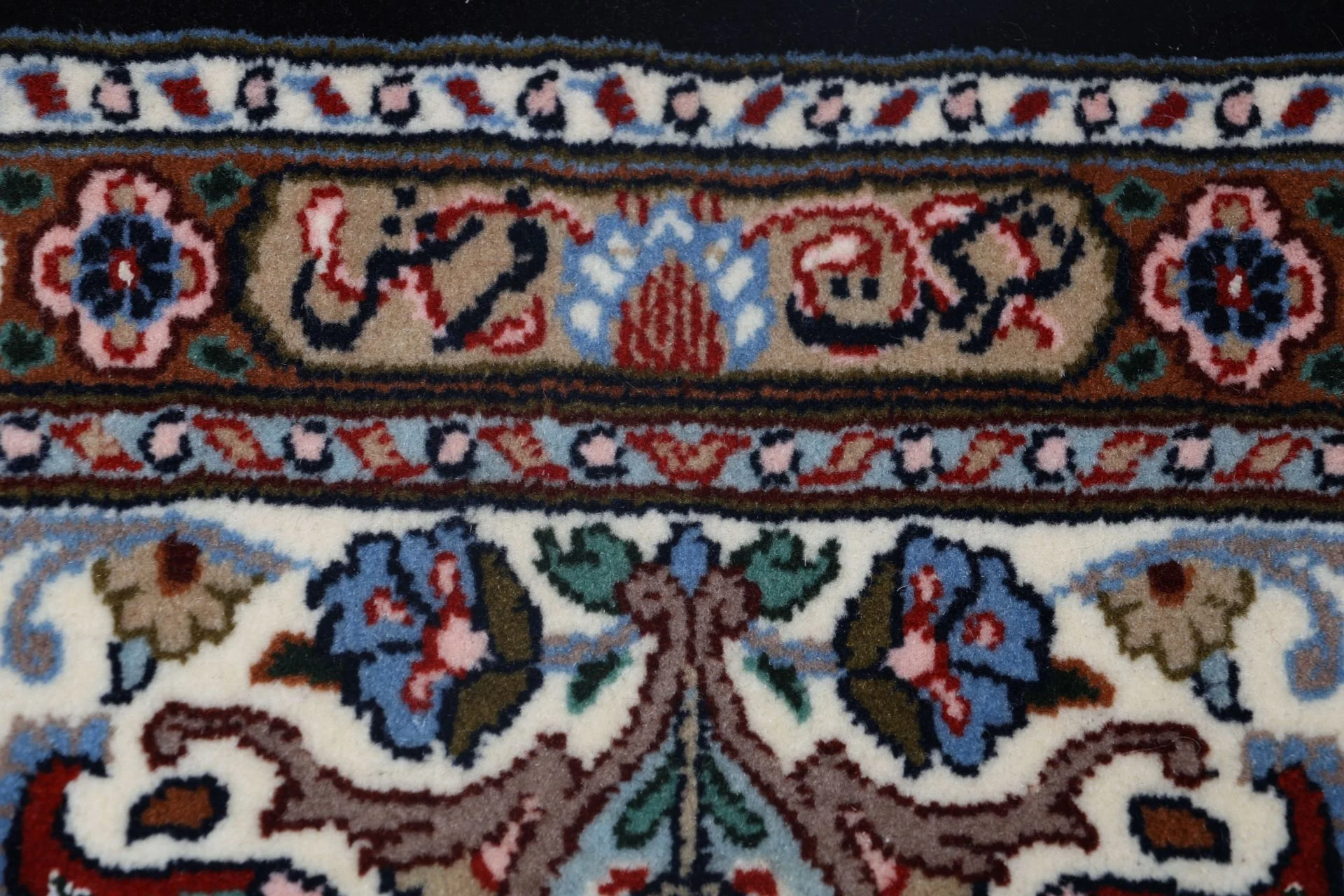 Moud Persian Rug 210 × 297 cm, Wool & Silk, hand-knotted