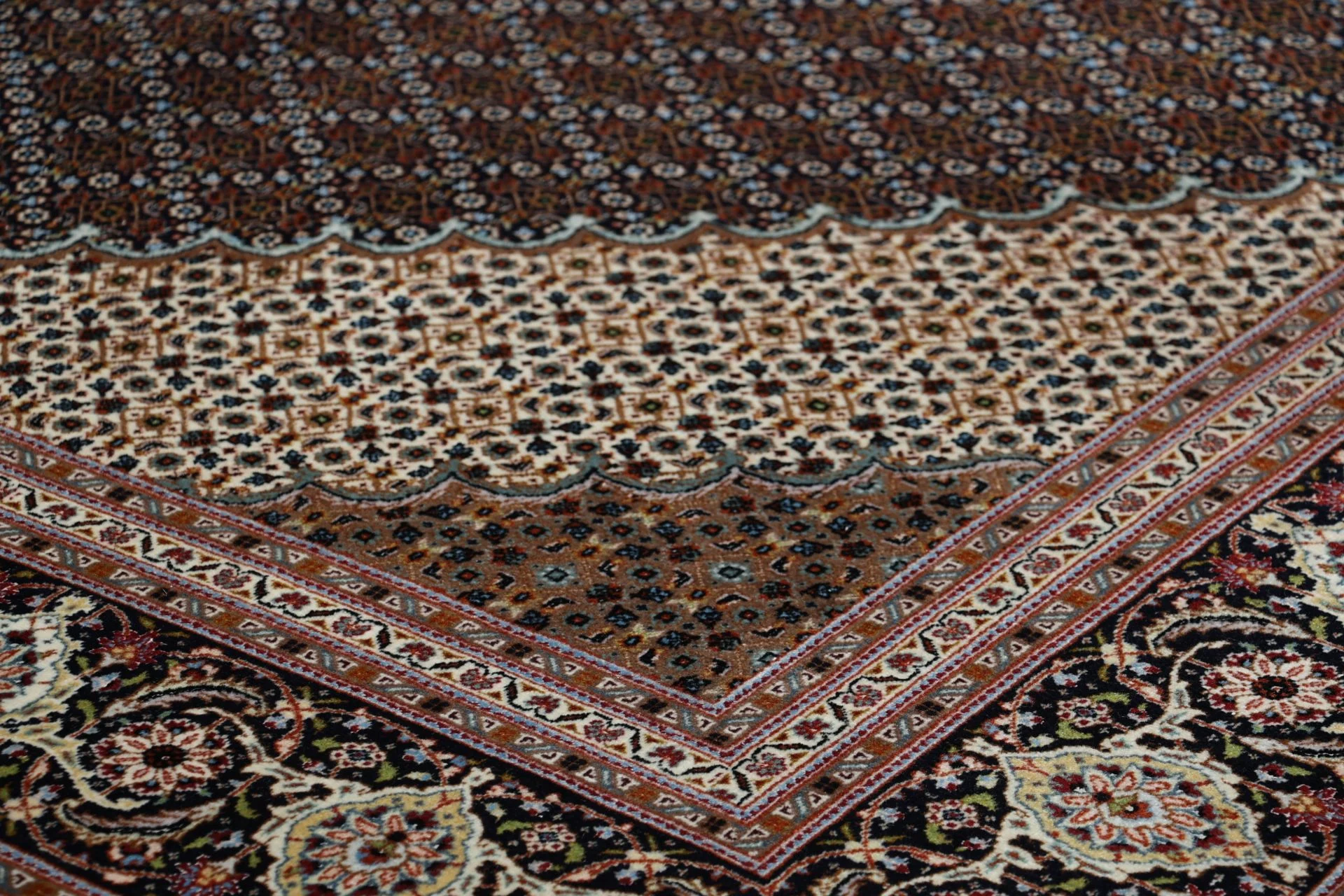 Tabriz Persian Rug 200 × 303 cm, Wool & Silk, hand-knotted