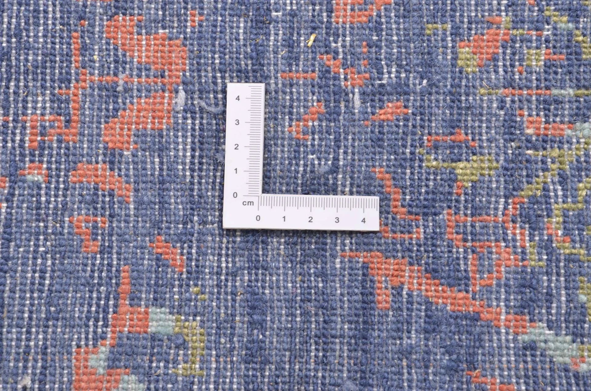 Indian Rug — hand-knotted, 276 × 362 cm, Wool & Silk