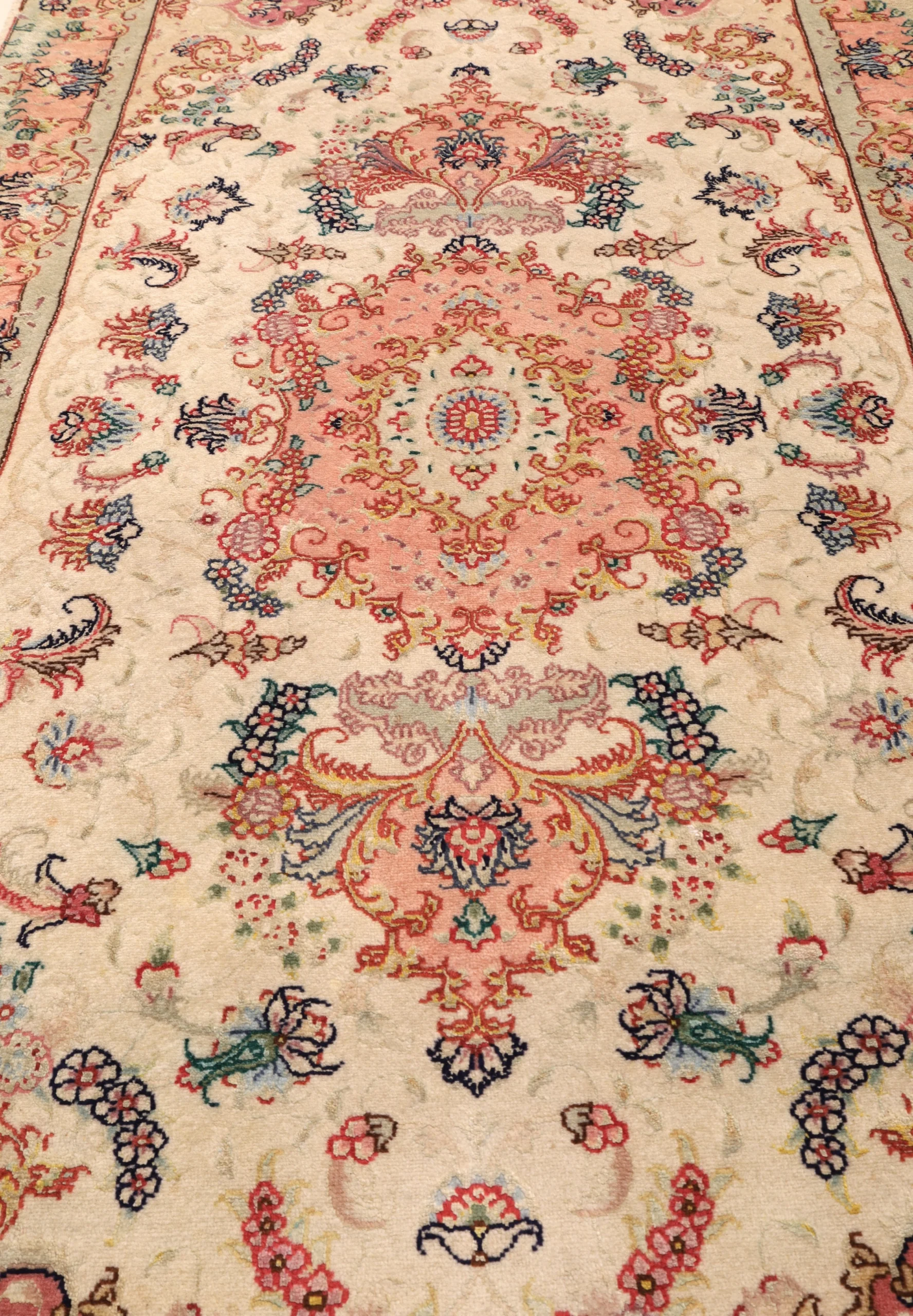 Tabriz Persian Rug — hand-knotted, 680 × 85 cm, Wool & Silk