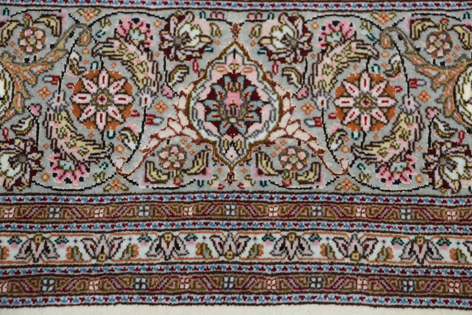 Tabriz Persian Rug — hand-knotted, 200 × 260 cm, Wool & Silk