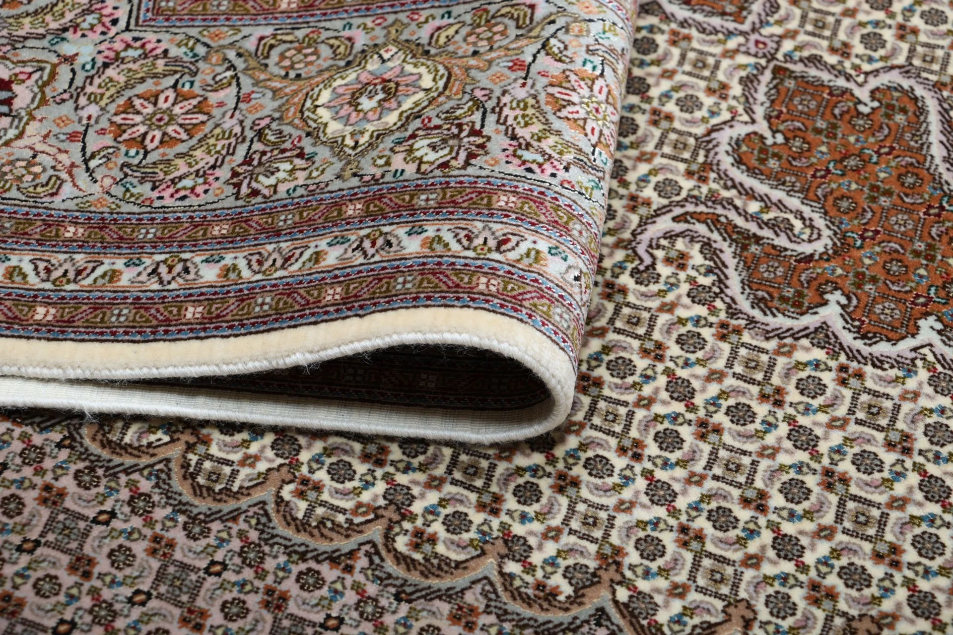 Tabriz Persian Rug — hand-knotted, 200 × 260 cm, Wool & Silk