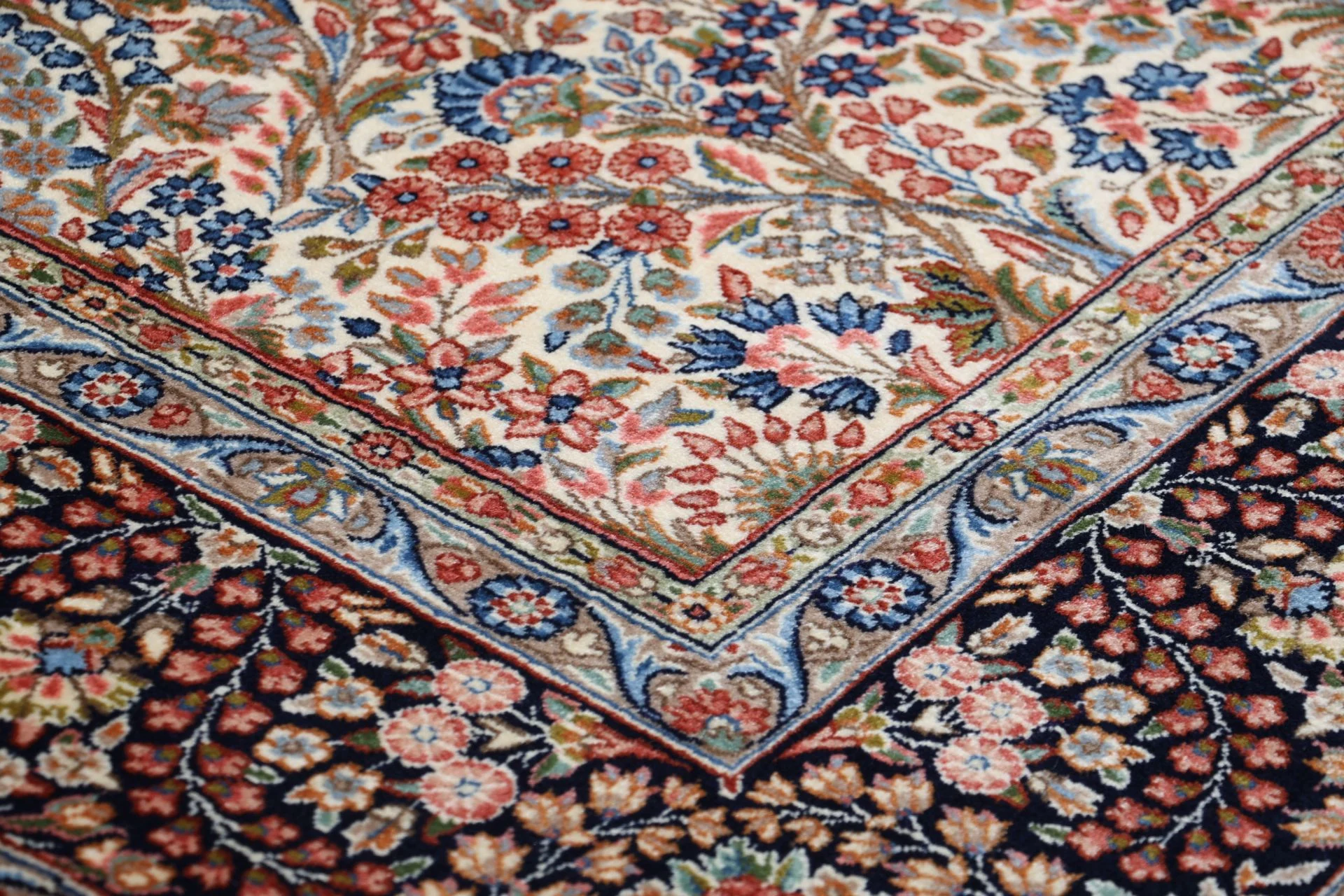 Hand-Knotted Wool Kerman Persian Rug, 220 × 280 cm