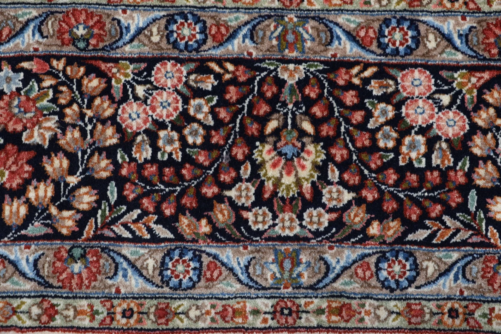 Hand-Knotted Wool Kerman Persian Rug, 220 × 280 cm