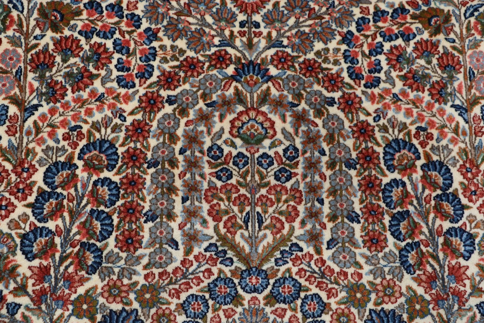 Hand-Knotted Wool Kerman Persian Rug, 220 × 280 cm