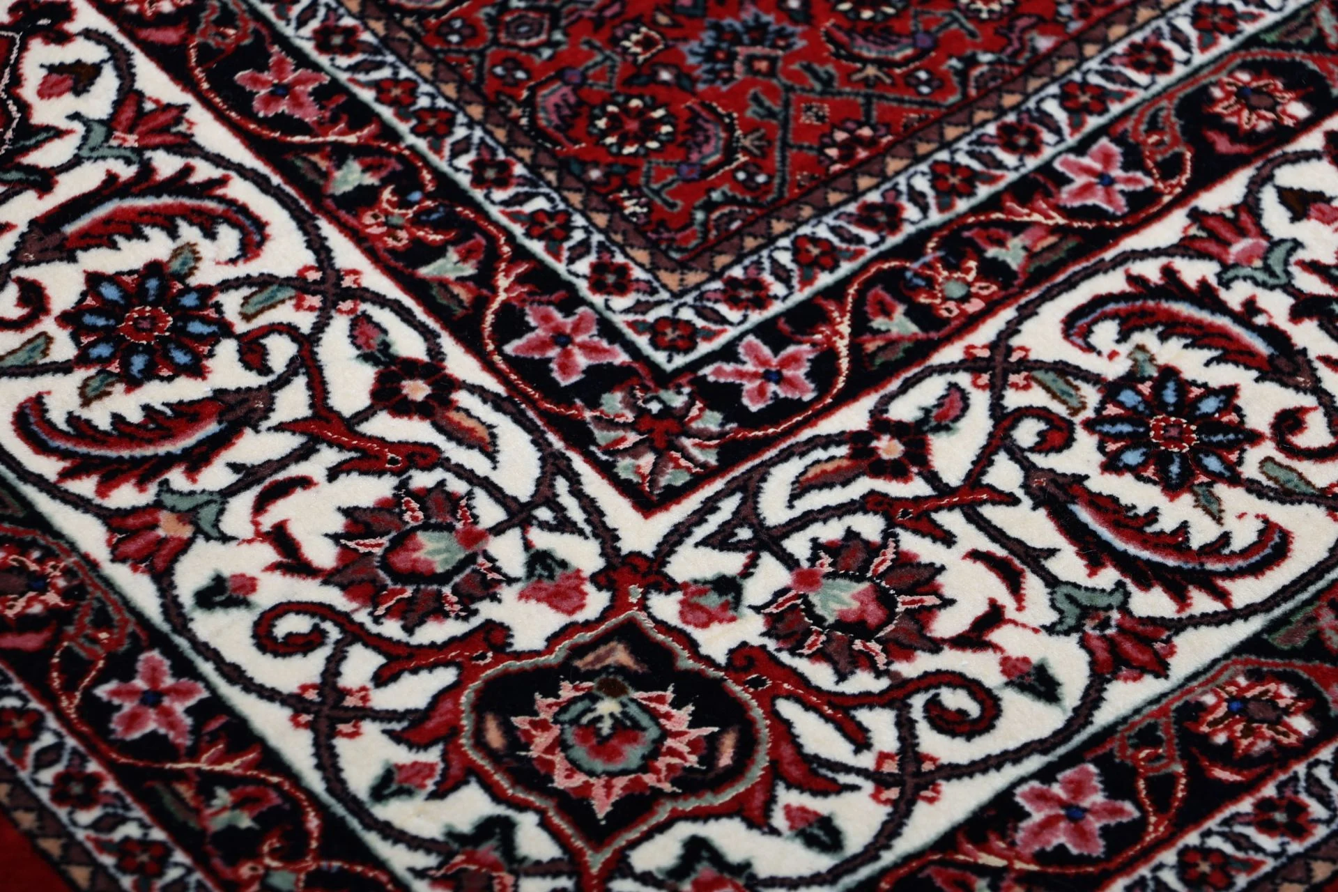 Bijar Persian Rug 205 × 208 cm, Wool & Silk, hand-knotted