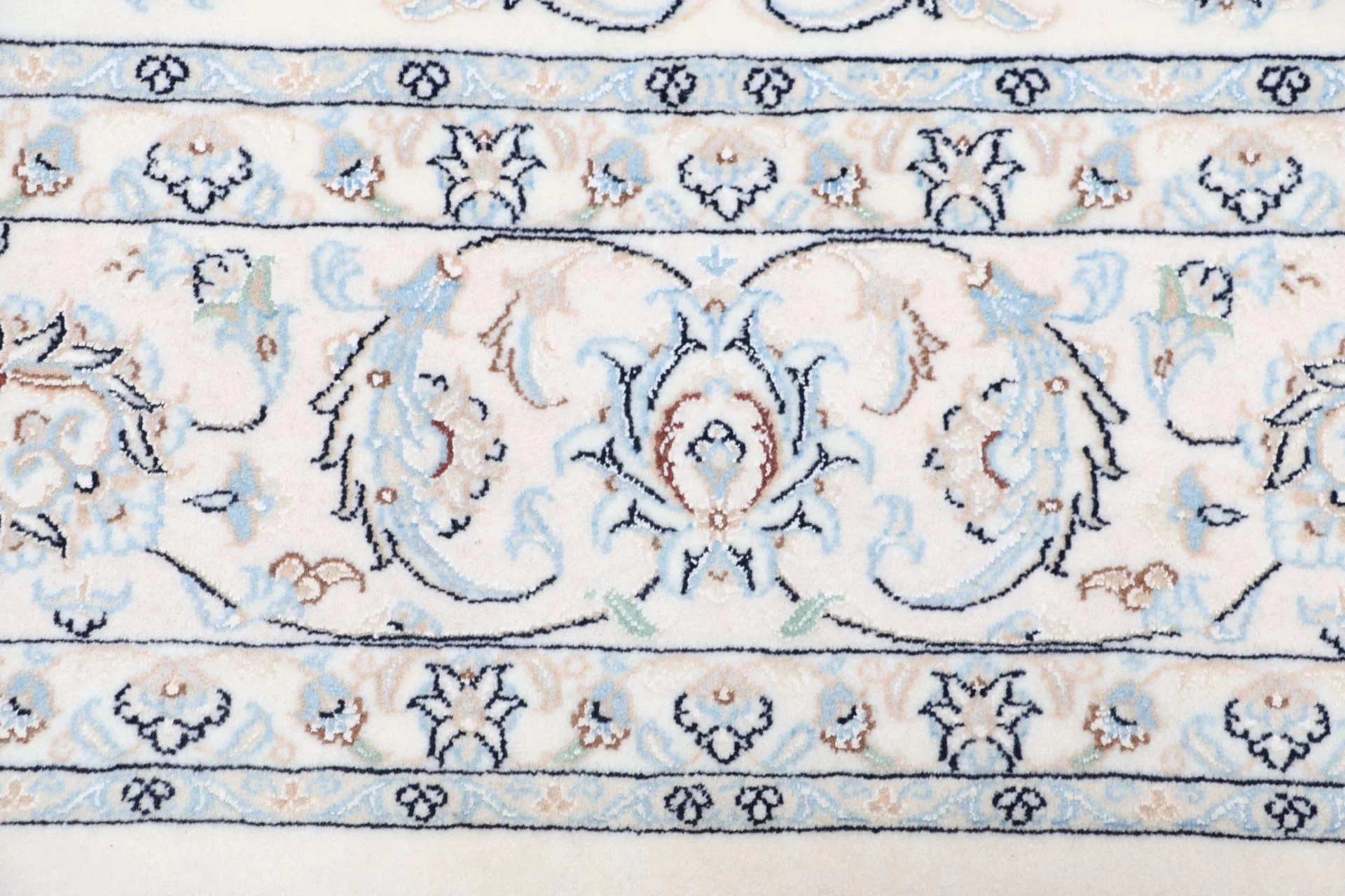 Nain Persian Rug — hand-knotted, 202 × 295 cm, Wool & Silk