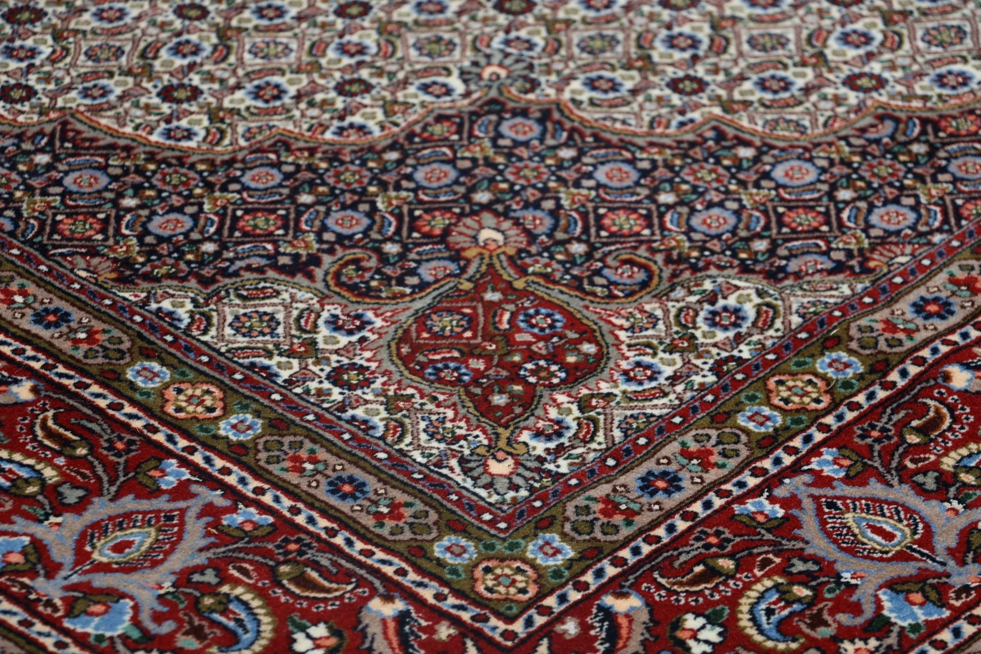 Moud Persian Rug 200 × 293 cm, Wool & Silk, hand-knotted