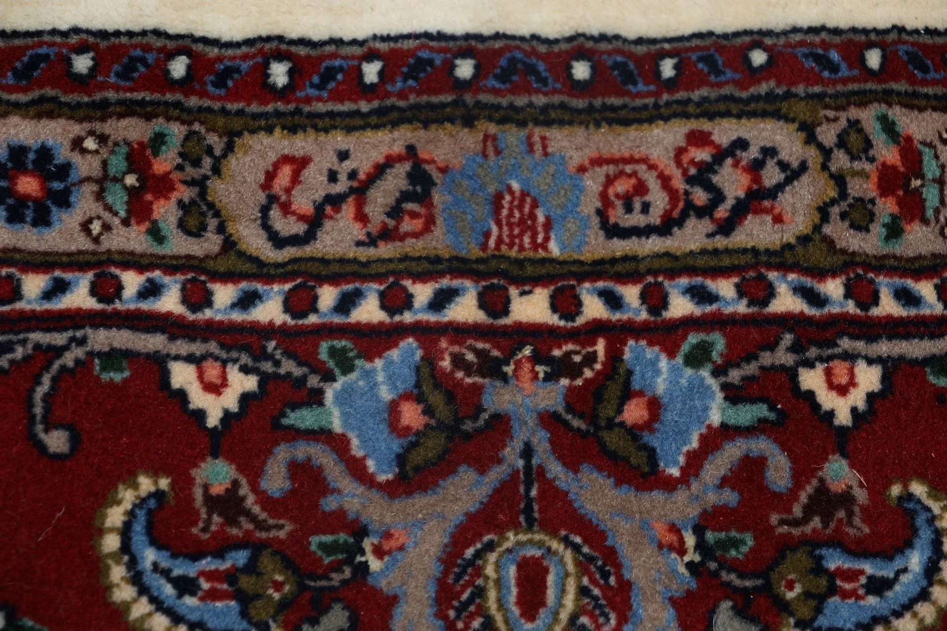 Moud Persian Rug 200 × 293 cm, Wool & Silk, hand-knotted