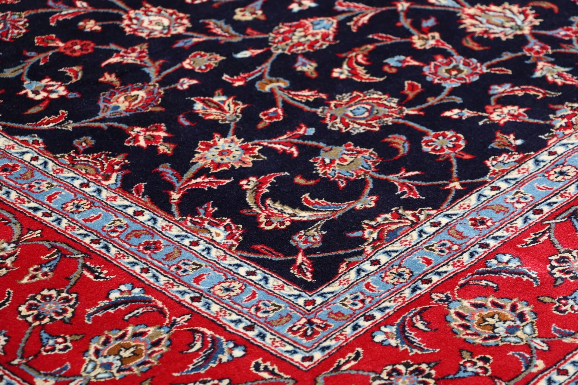 Kashan Persian Rug — hand-knotted, 197 × 299 cm, Wool & Silk