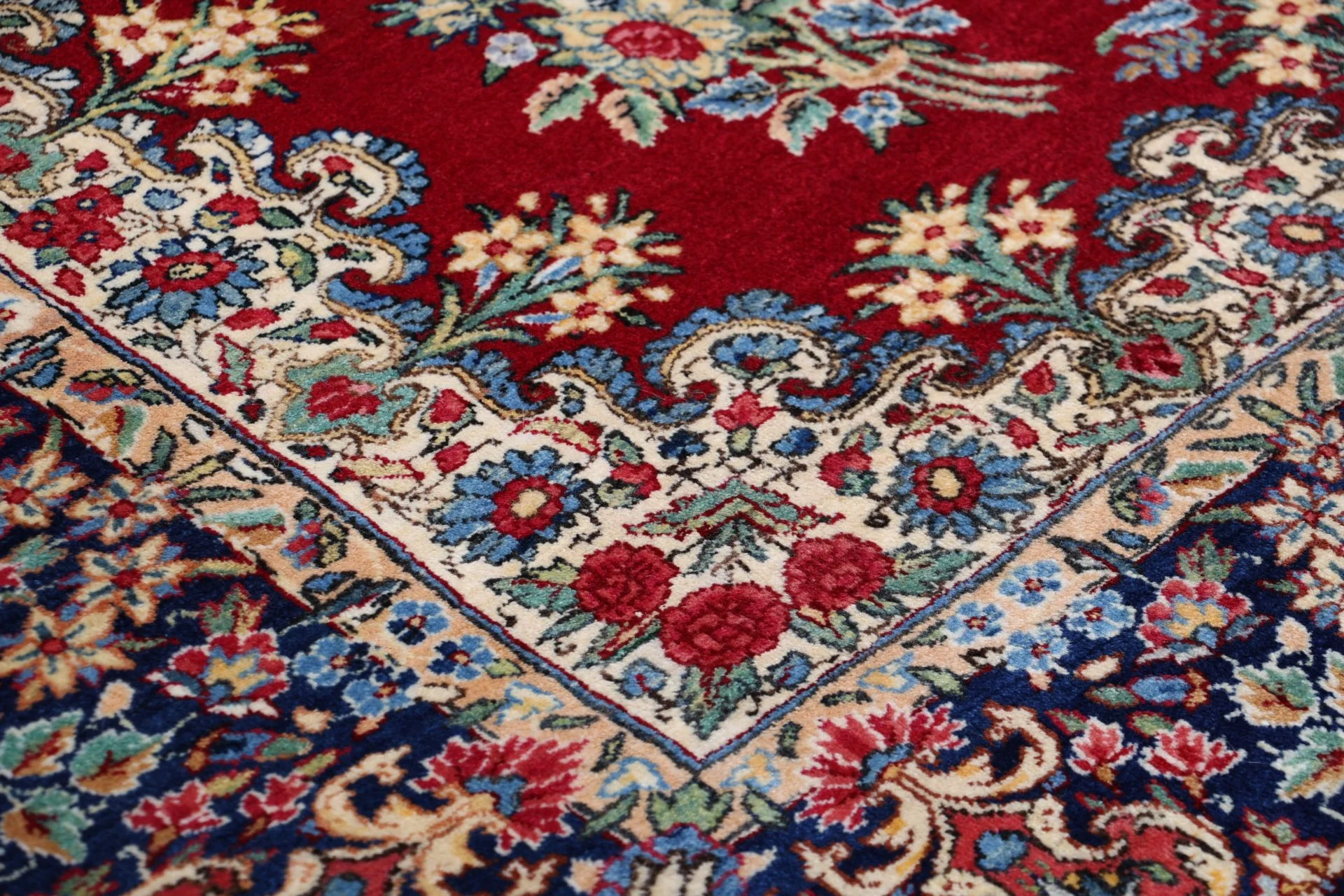 Kerman Persian Rug 148 × 227 cm, Wool, hand-knotted