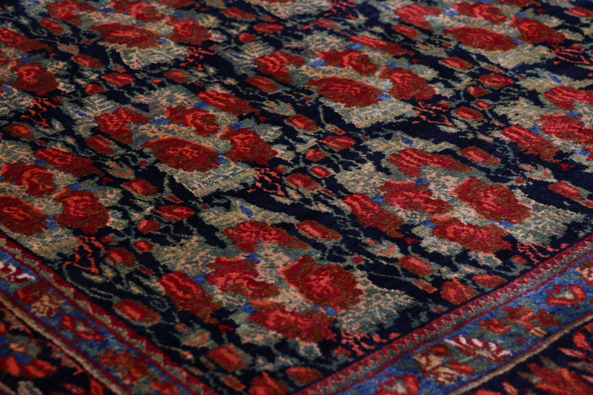 Persian Rug 163 × 218 cm, Wool, hand-knotted