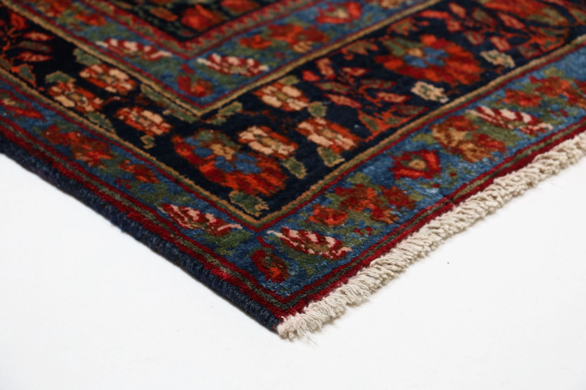 Persian Rug 163 × 218 cm, Wool, hand-knotted