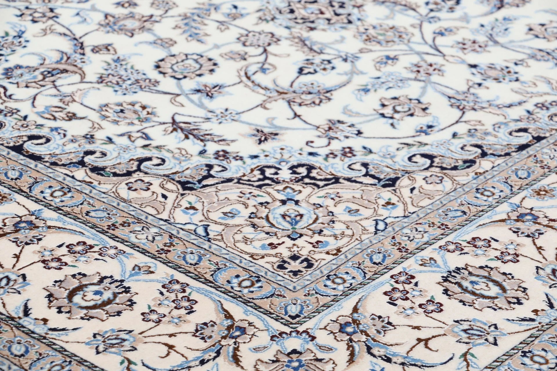 Nain Persian Rug — hand-knotted, 186 × 280 cm, Wool & Silk