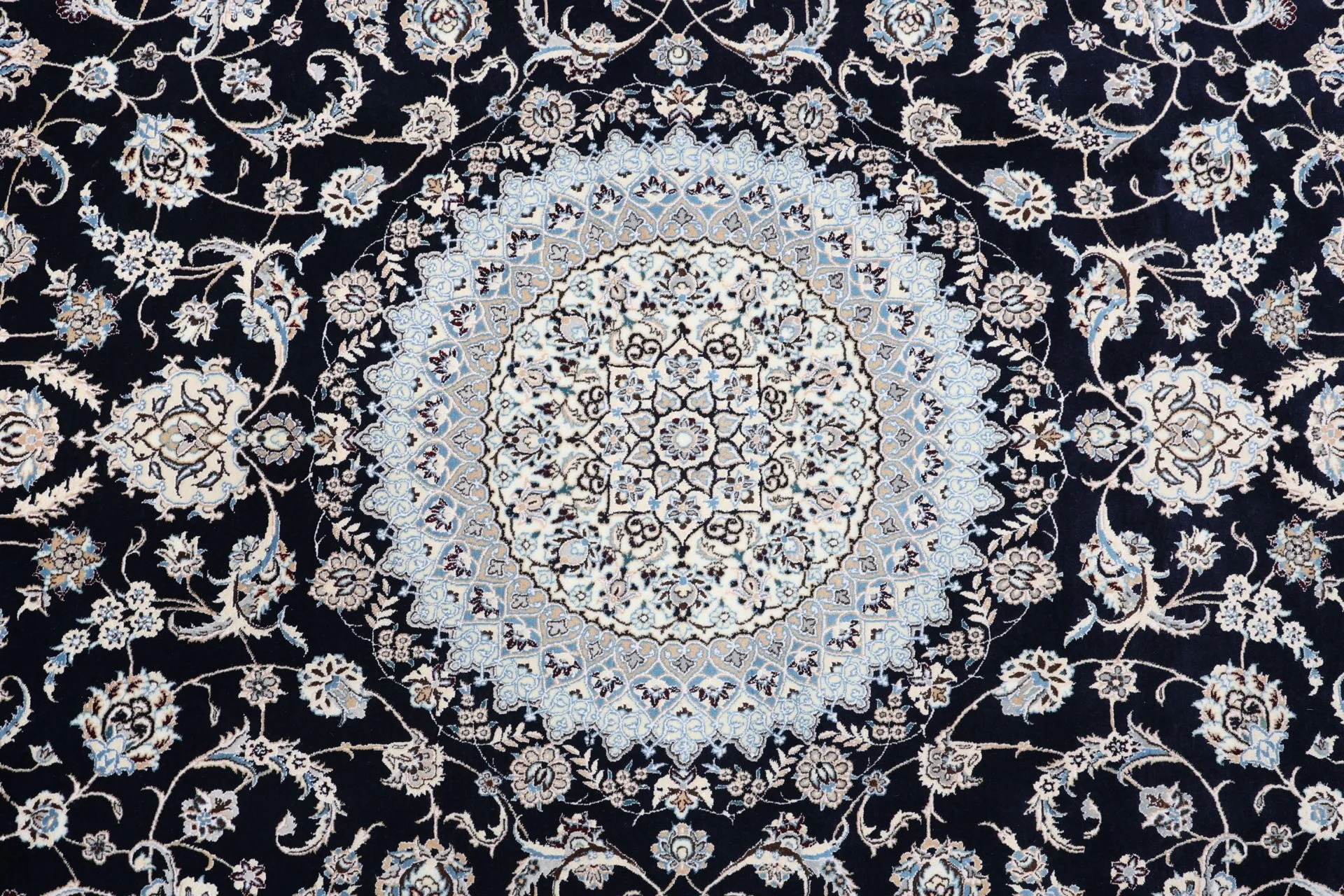 Nain Persian Rug — hand-knotted, 207 × 298 cm, Wool & Silk