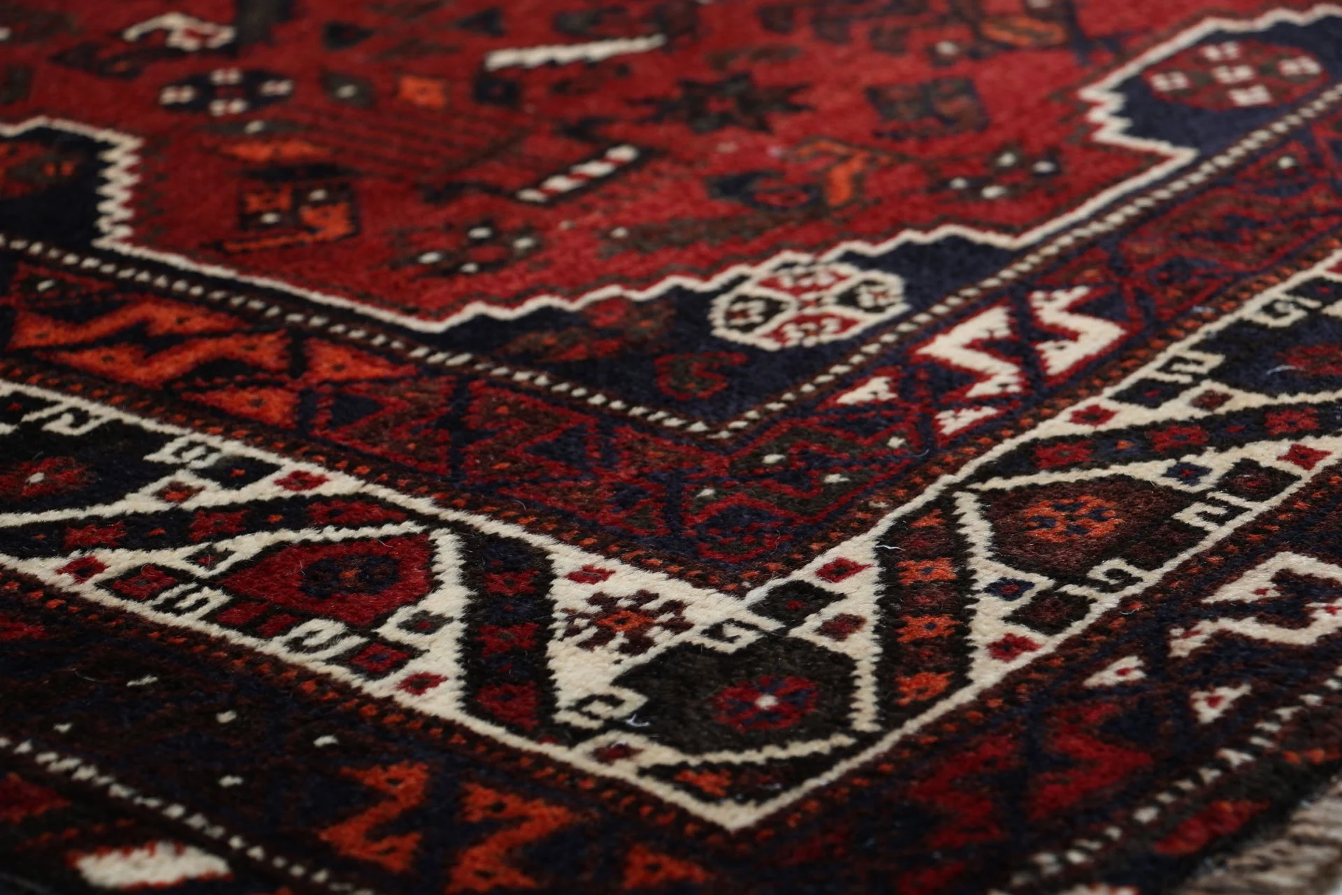 perserteppich-gashghai-230-x-310-cm-schurwolle-handgeknupft-11 Hand-Knotted Wool Qashqai Persian Rug, 230 × 310 cm