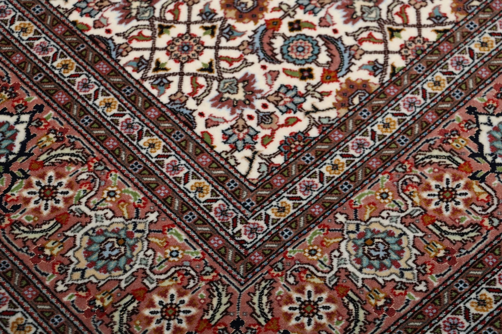 Tabriz Persian Rug 166 × 242 cm, Wool & Silk, hand-knotted
