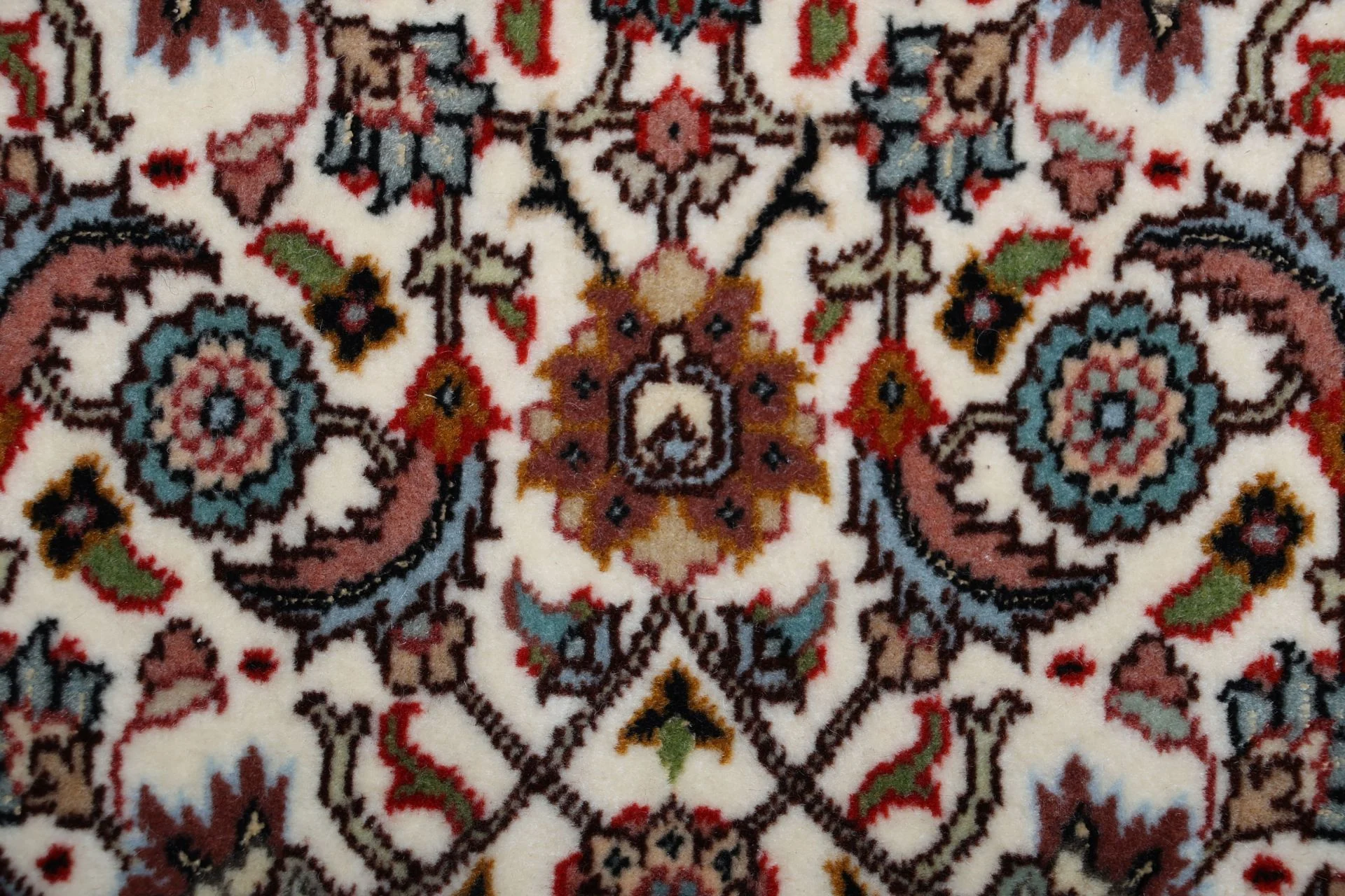 Tabriz Persian Rug 166 × 242 cm, Wool & Silk, hand-knotted