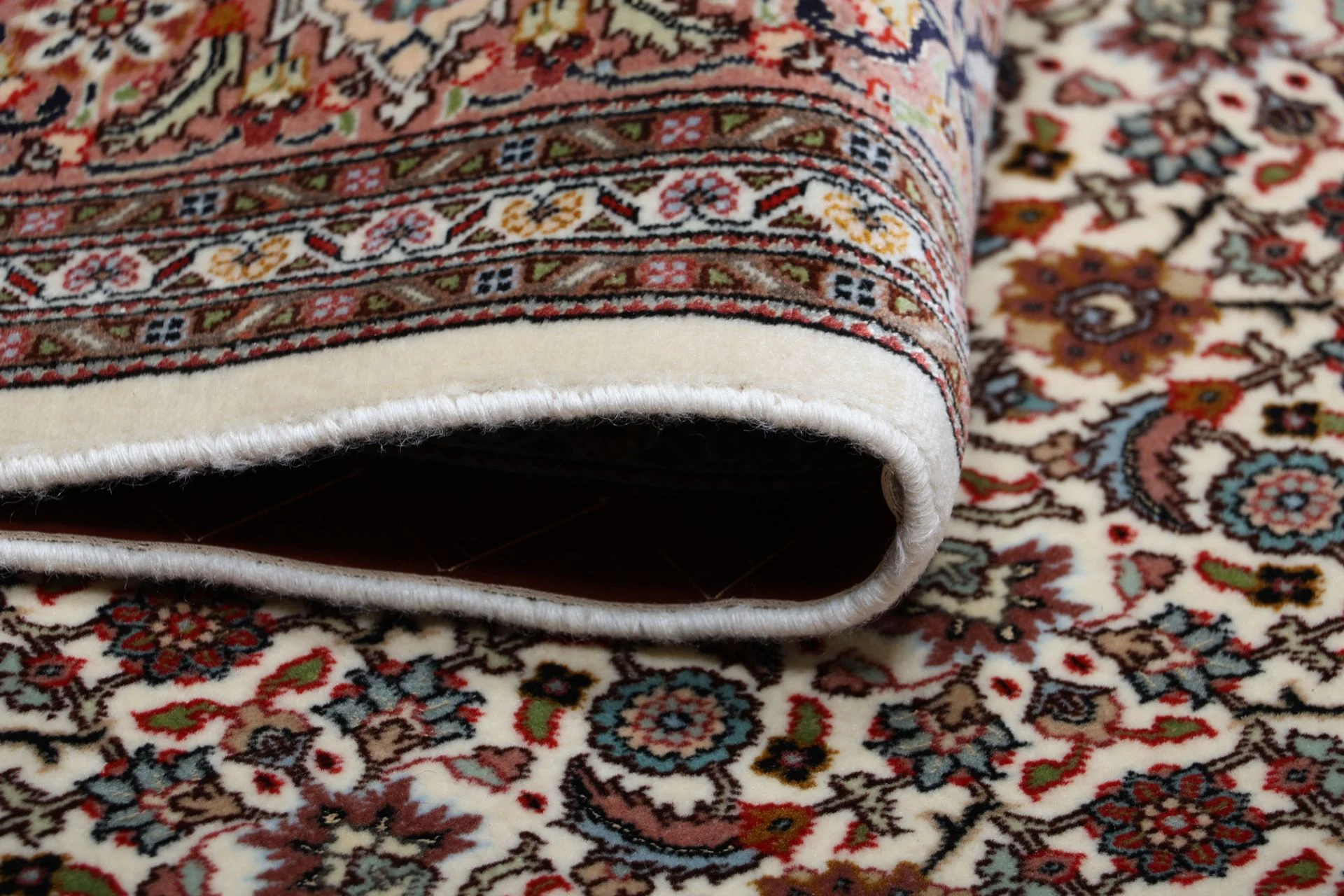 Tabriz Persian Rug 166 × 242 cm, Wool & Silk, hand-knotted